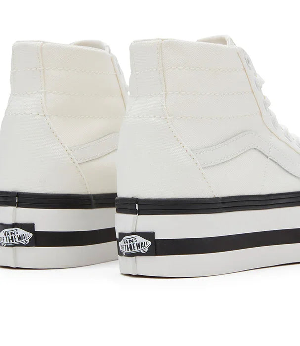 סניקרס גבוהות לבנות של Vans עם סוליה עבה מפוספסת, דגם פופולרי ב-CHOZEN