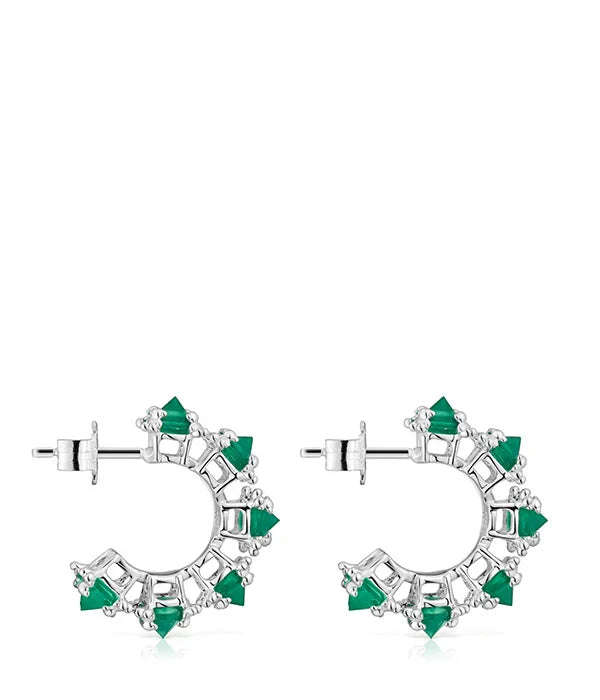 עגילי חישוק כסף עם אבני חן ירוקות, עיצוב יוקרתי מבית CHOZEN