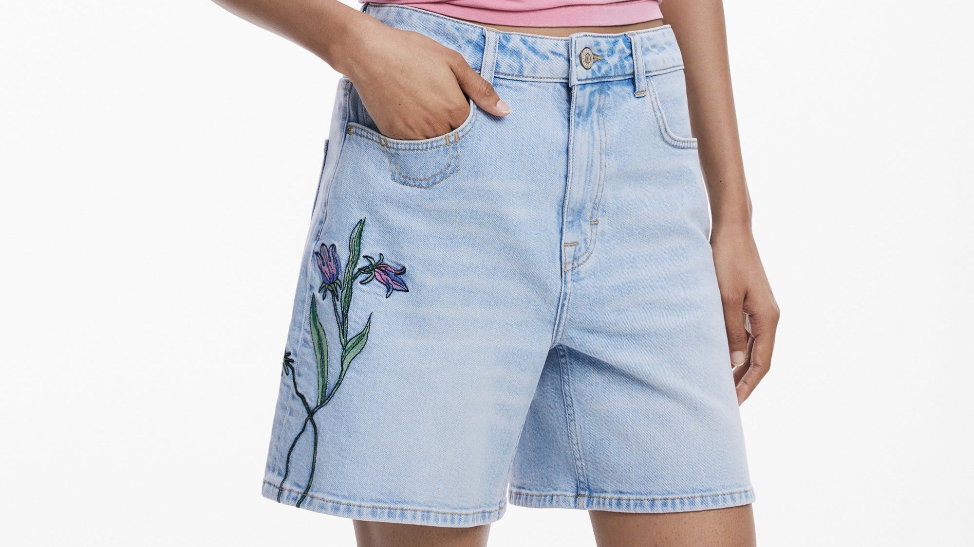 מכנסיים קצרים לנשים