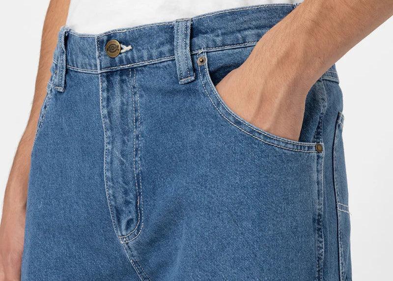 ג'ינס כחול קלאסי לגבר עם חולצה לבנה, אופנה עדכנית CHOZEN