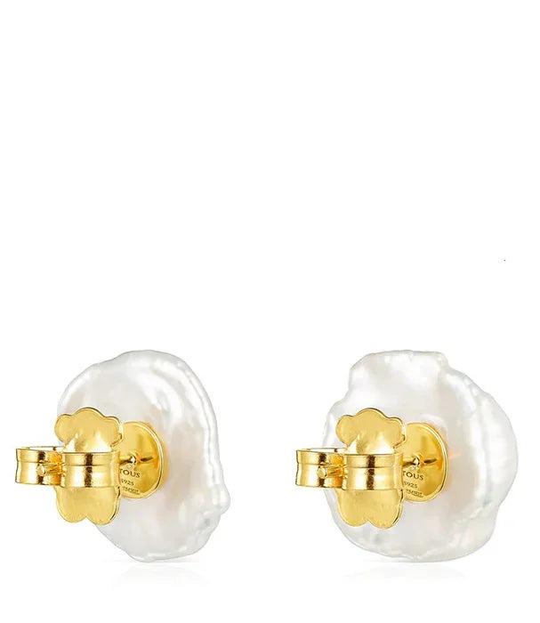 עגילי פנינה עם סוגרי זהב, תכשיטי יוקרה CHOZEN, מבט אחורי על רקע לבן