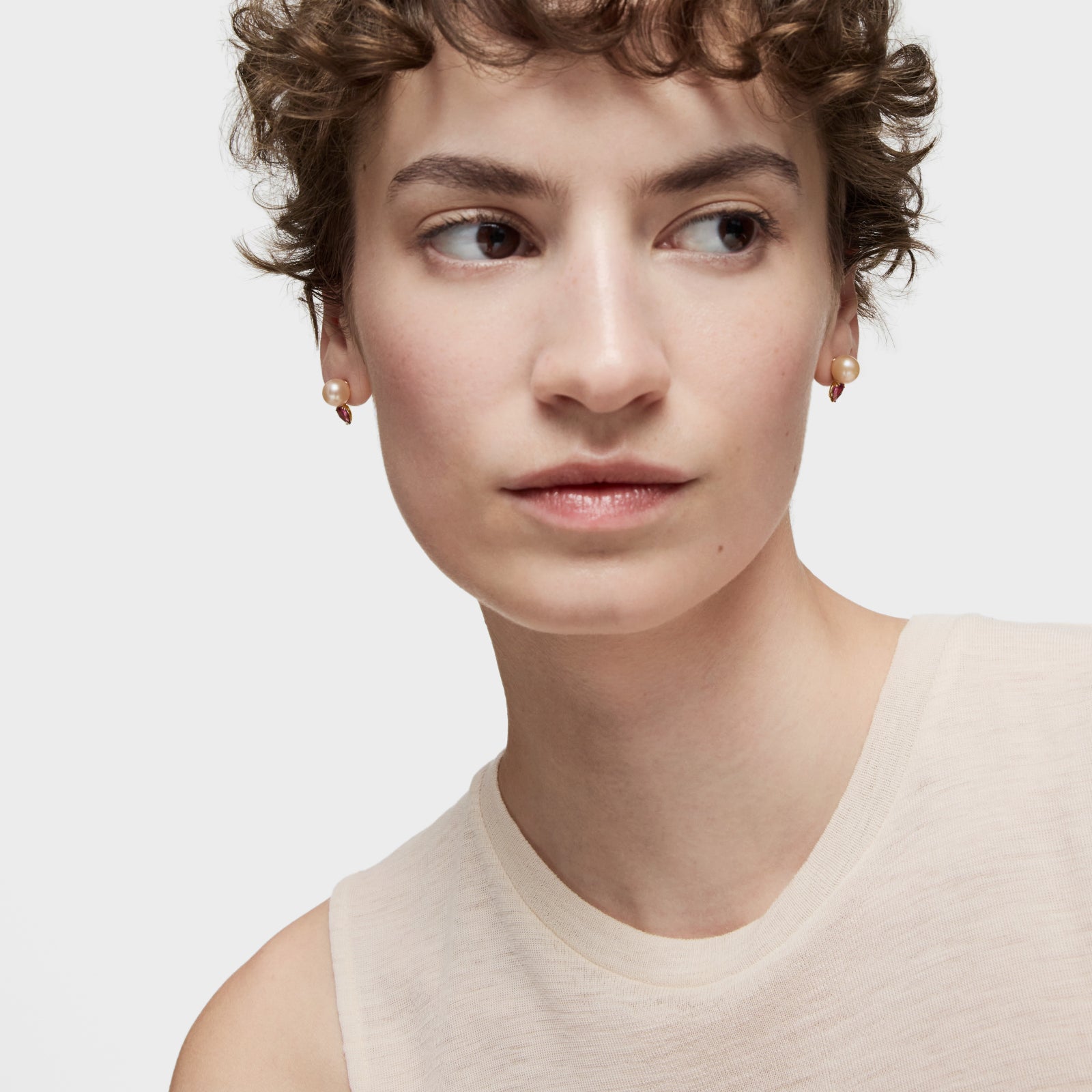 טואוס עגילים צמודים Ivette מזהב 18 קראט בשילוב אבן חן ופנינה