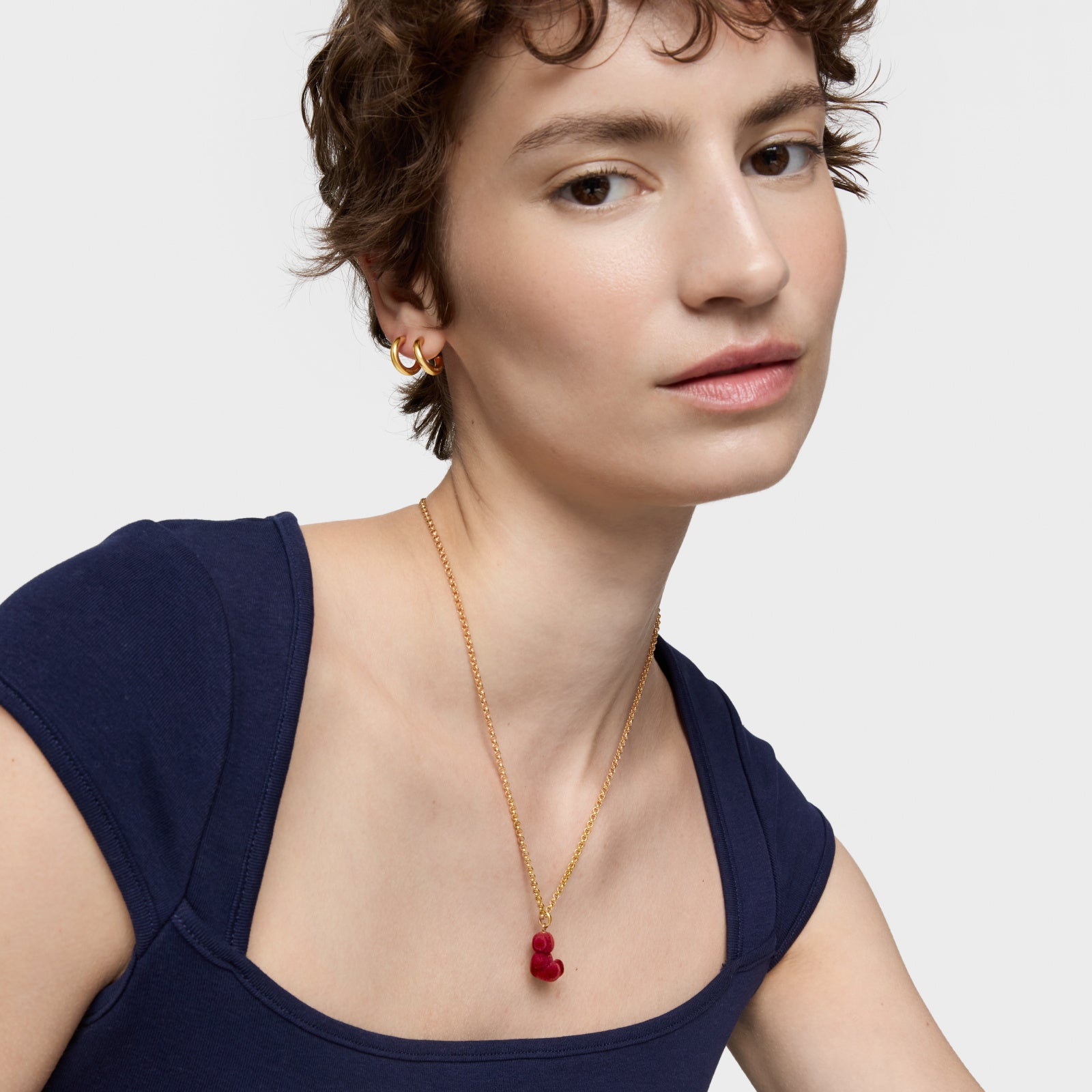 טואוס תליון דובי קטיפה בורדו Bold Bear מכסף ועליו זהב 18 קראט