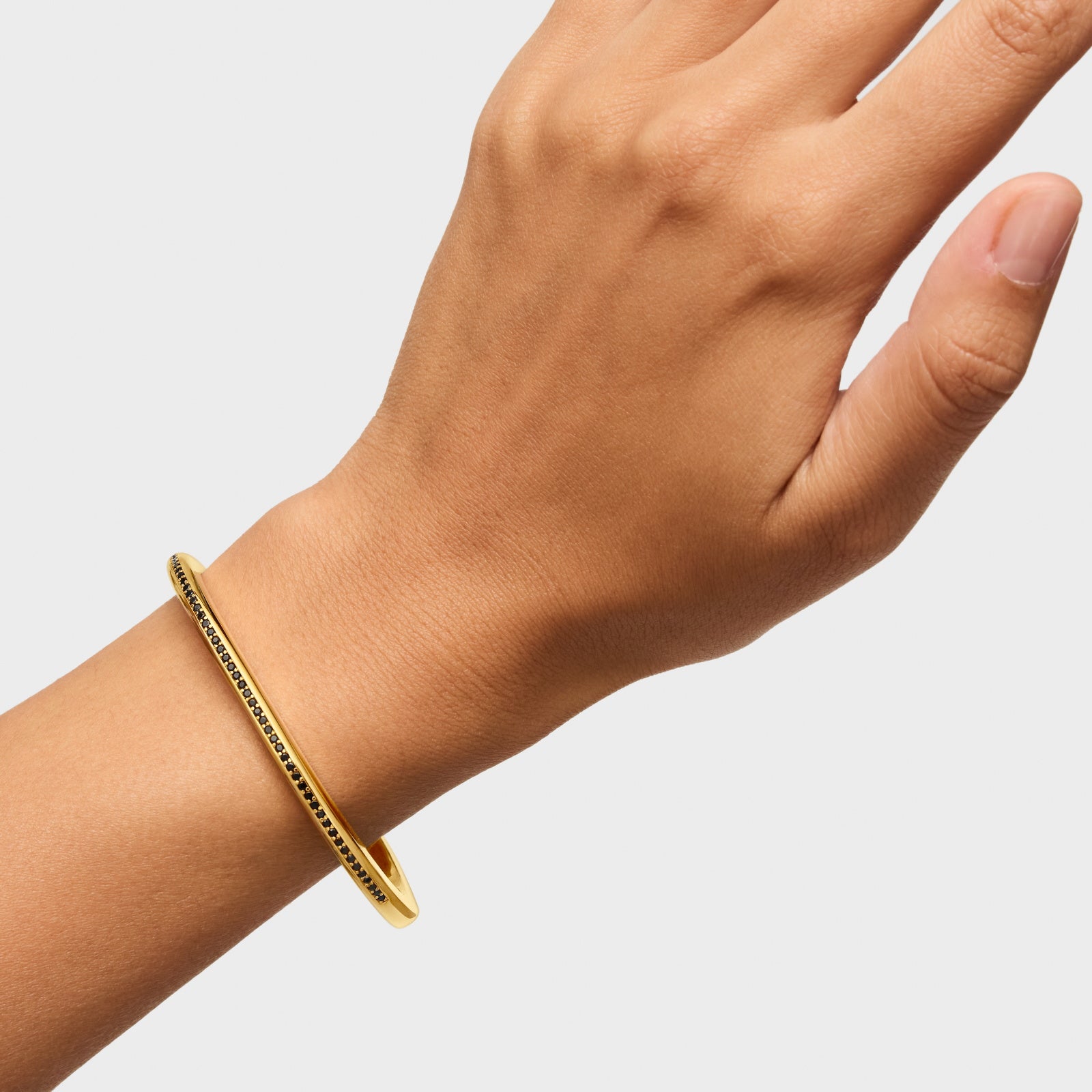 טואוס צמיד בנגל בשיבוץ אבני חן Line מכסף ועליו זהב 18 קראט