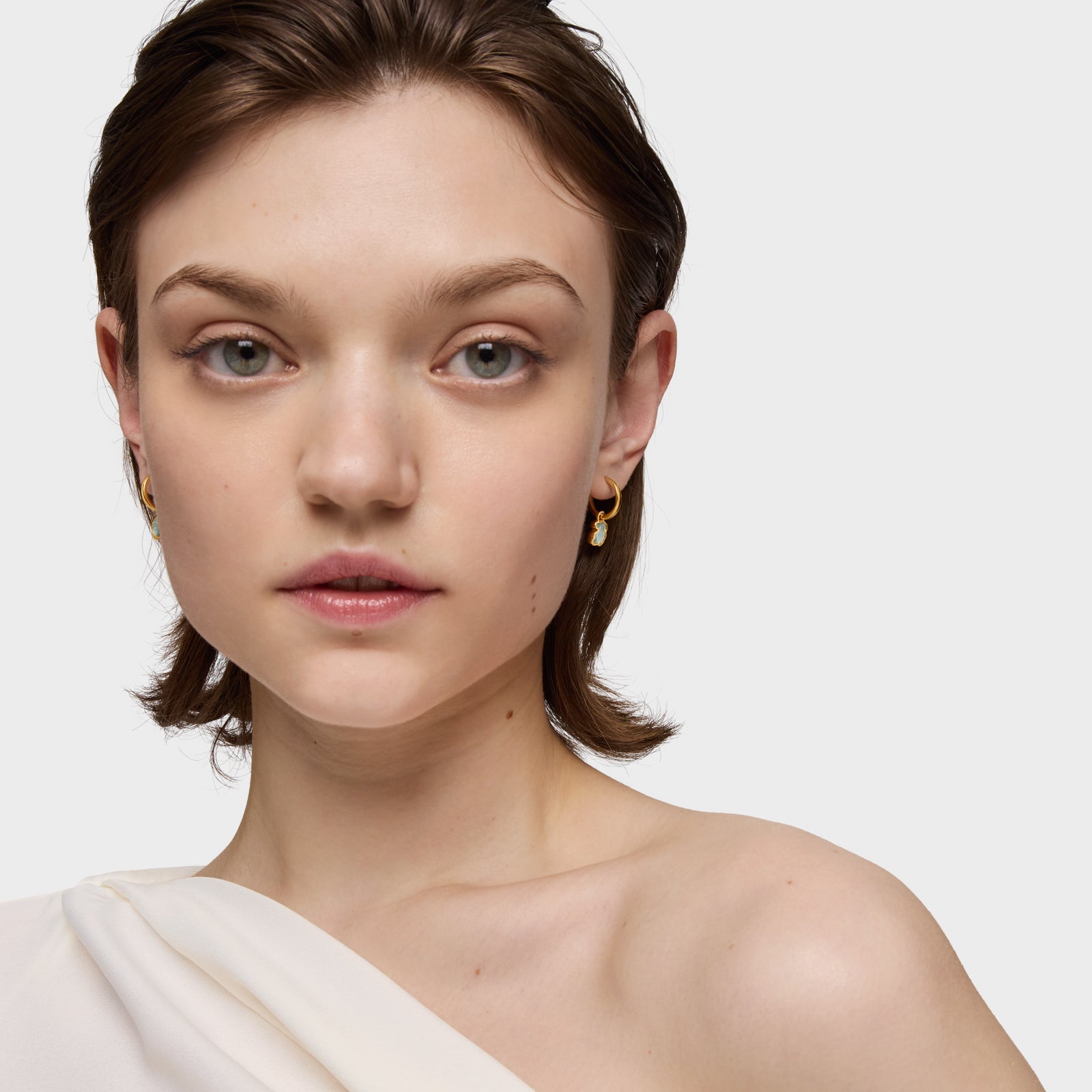 טואוס עגילי חישוק עם תליון דובי בשיבוץ אבן חן Icon Color מכסף ועליו זהב 18 קראט