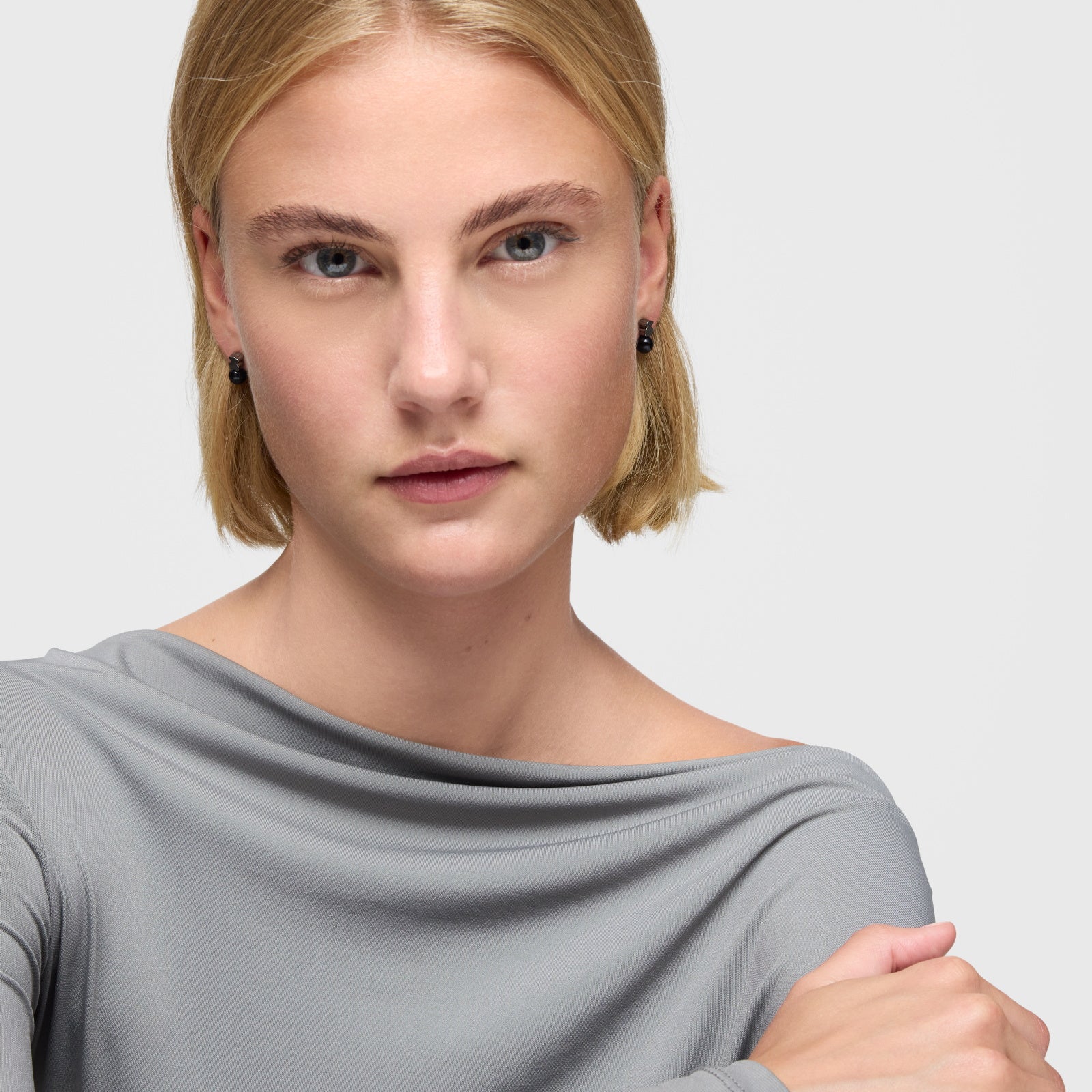 טואוס עגילי דובי בשילוב אבן ח Icon Mesh מכסף מושחר