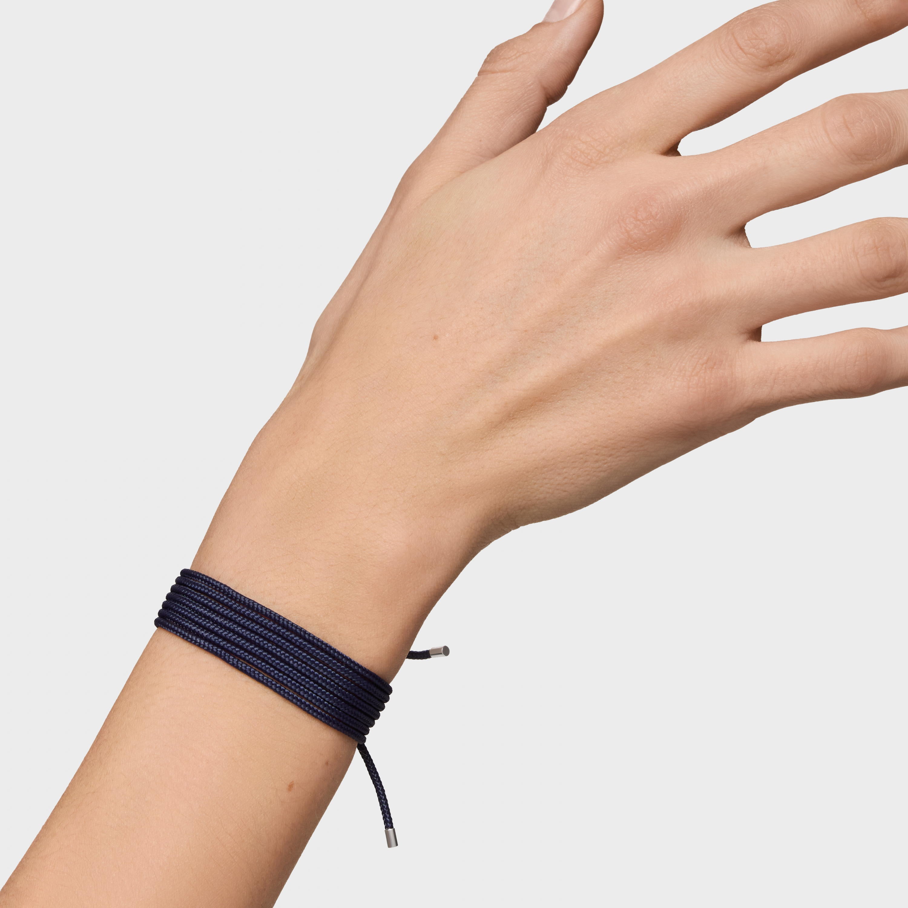 טואוס שרשרת חוט ארוכה בצבע נייבי Basics מכסף