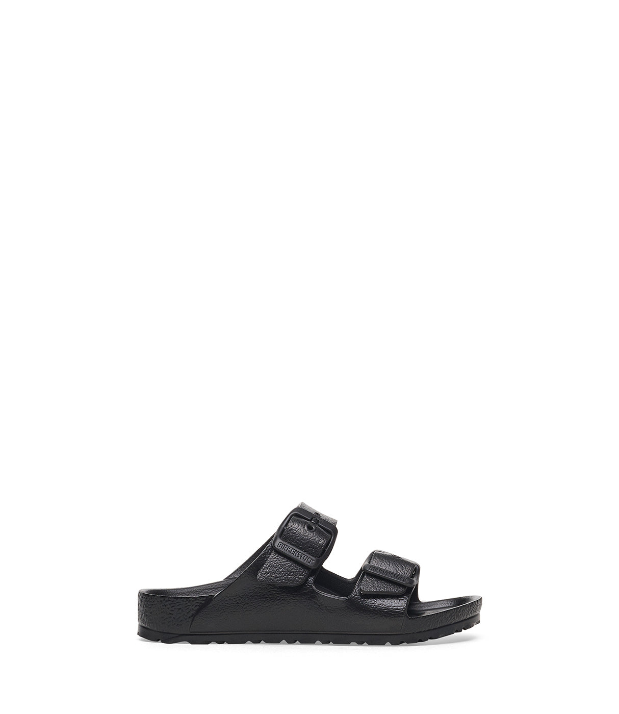 כפכף שחור עם שתי רצועות אבזם, עיצוב קלאסי, צילום צד לרקע לבן