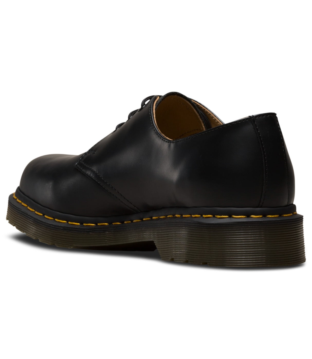 מבט מהצד האחורי של נעל DR. MARTENS GIBSON שחורה עם עקב וסוליה צהובה, מבית CHOZEN
