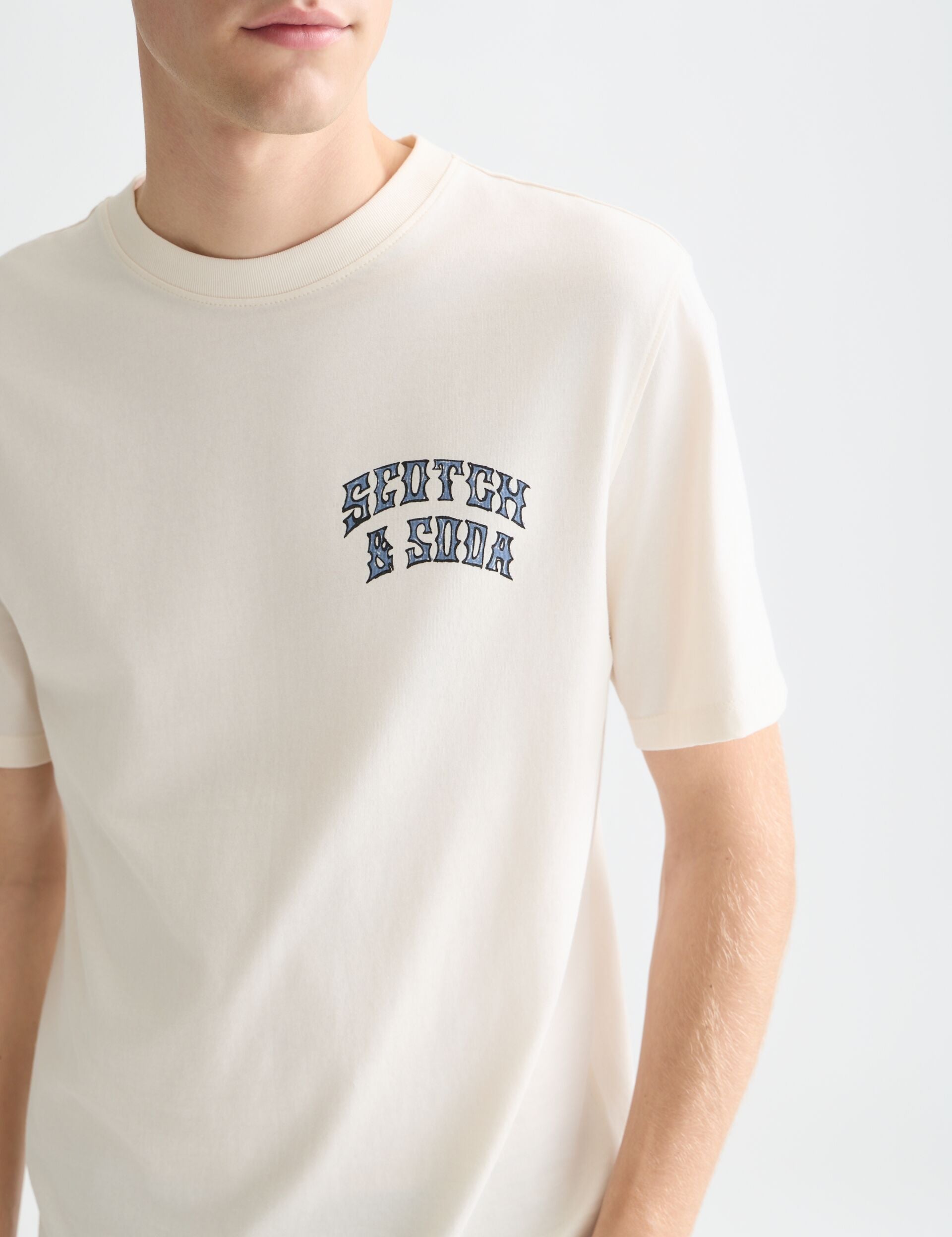 חולצת טי לבנה לגבר עם הדפס SCOTCH & SODA, אופנה לגברים CHOZEN