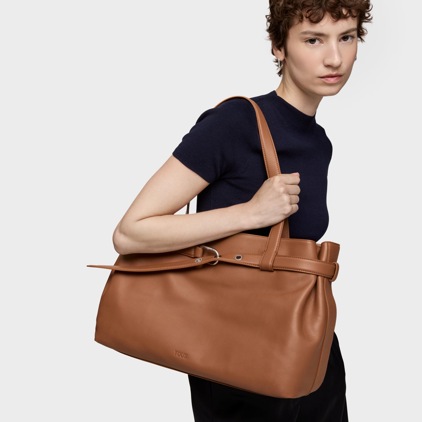 טואוס תיק כתף חום HOLD עשוי מעור