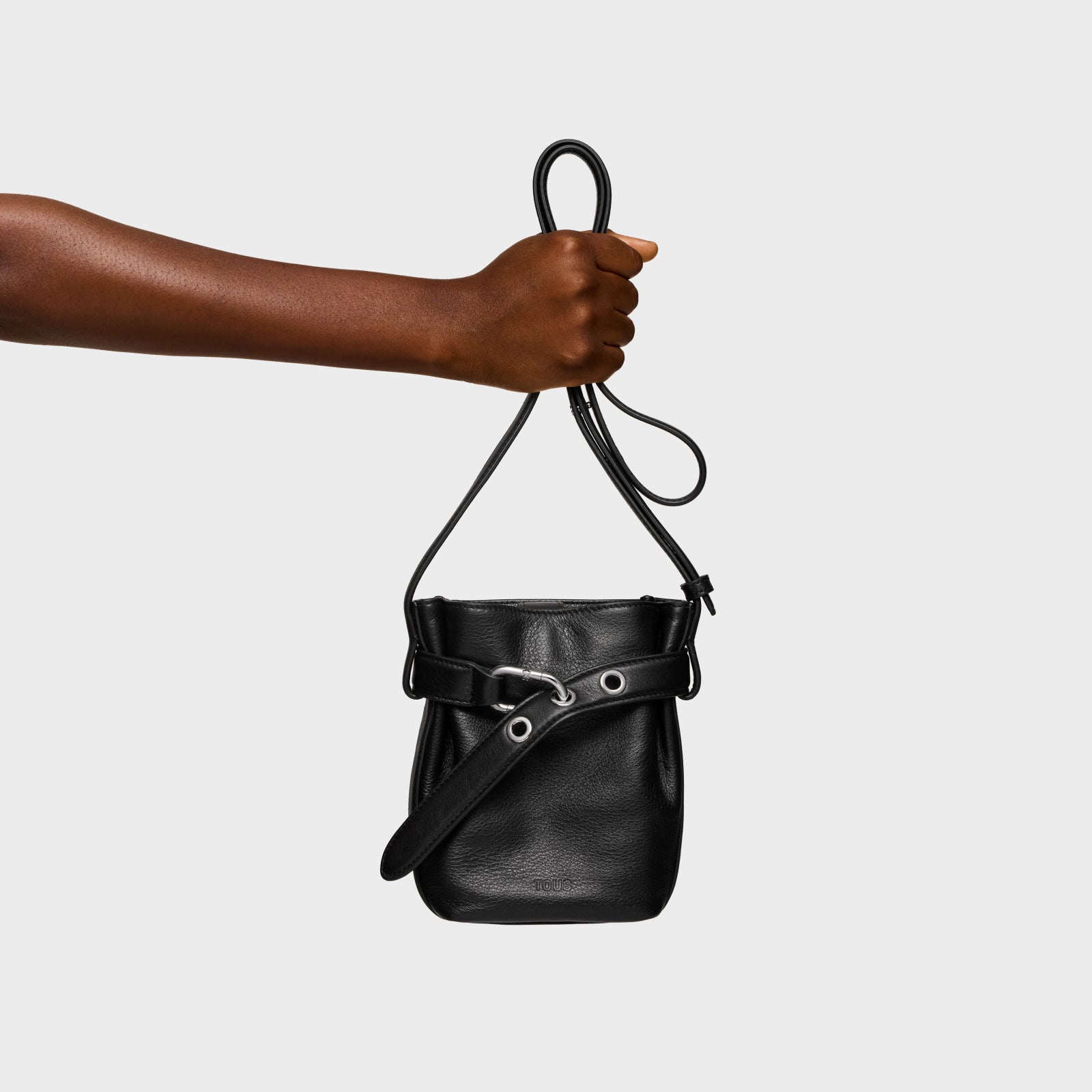 טואוס נרתיק לפלאפון HOLD בצבע שחור