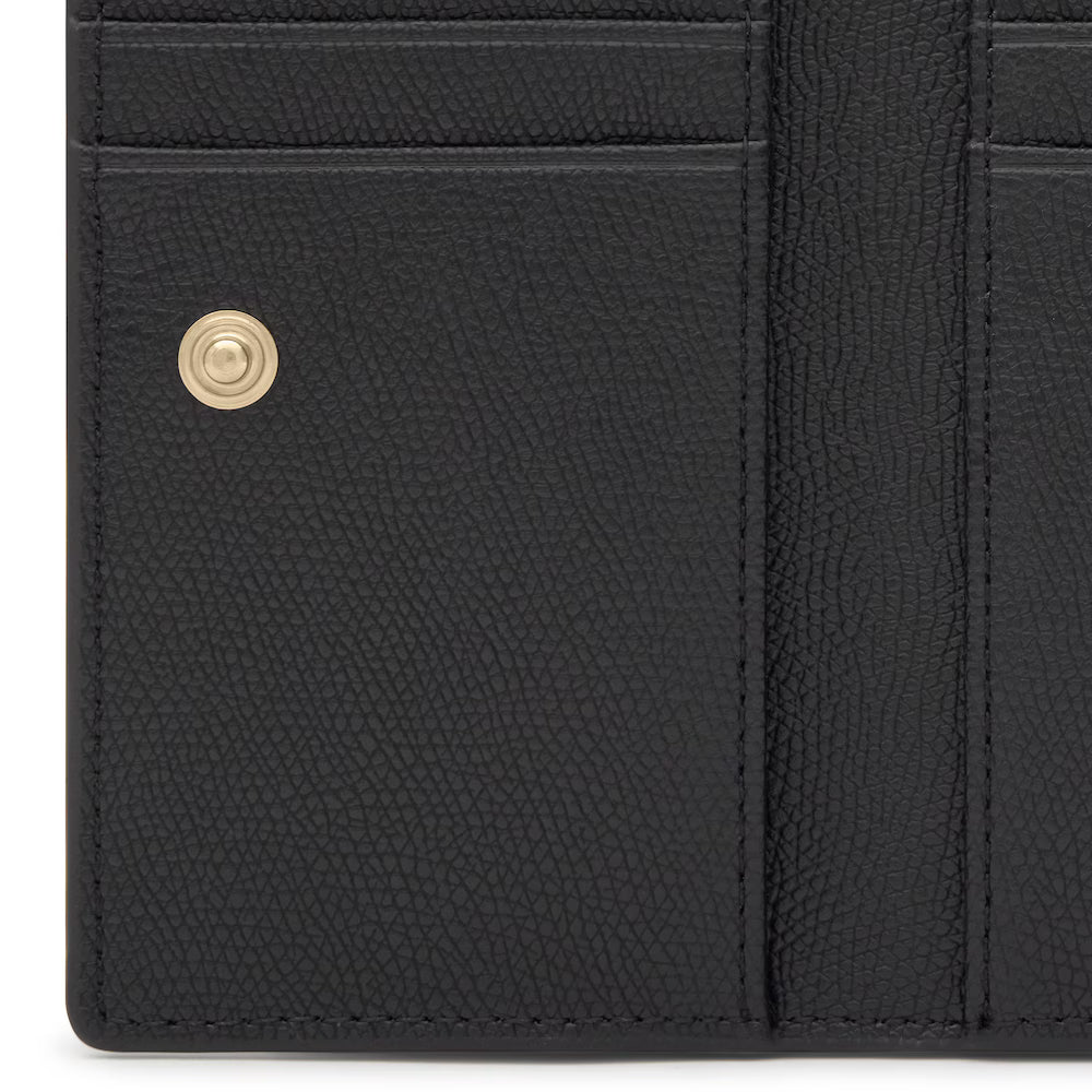 ארנק עור שחור יוקרתי עם תא כיס וכפתור מתכת, עיצוב מינימליסטי מודרני