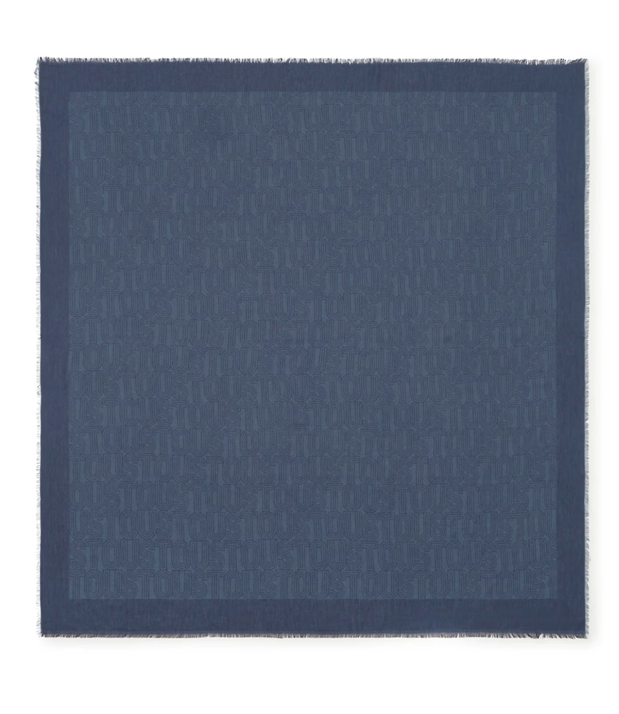 צעיף מלבני גדול בצבע כחול כהה עם שוליים פרומים ודוגמת טקסטורה עדינה