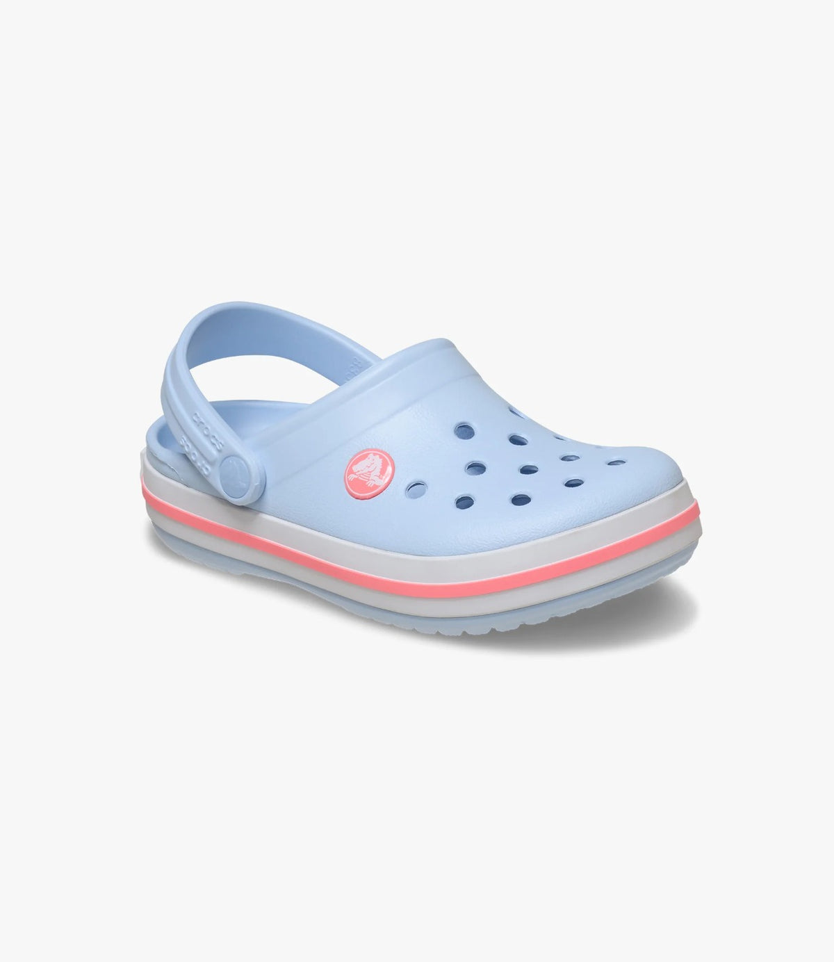 כפכף CROCBAND בצבע כחול פרוסט בזווית מלפנים מהצד - CHOZEN