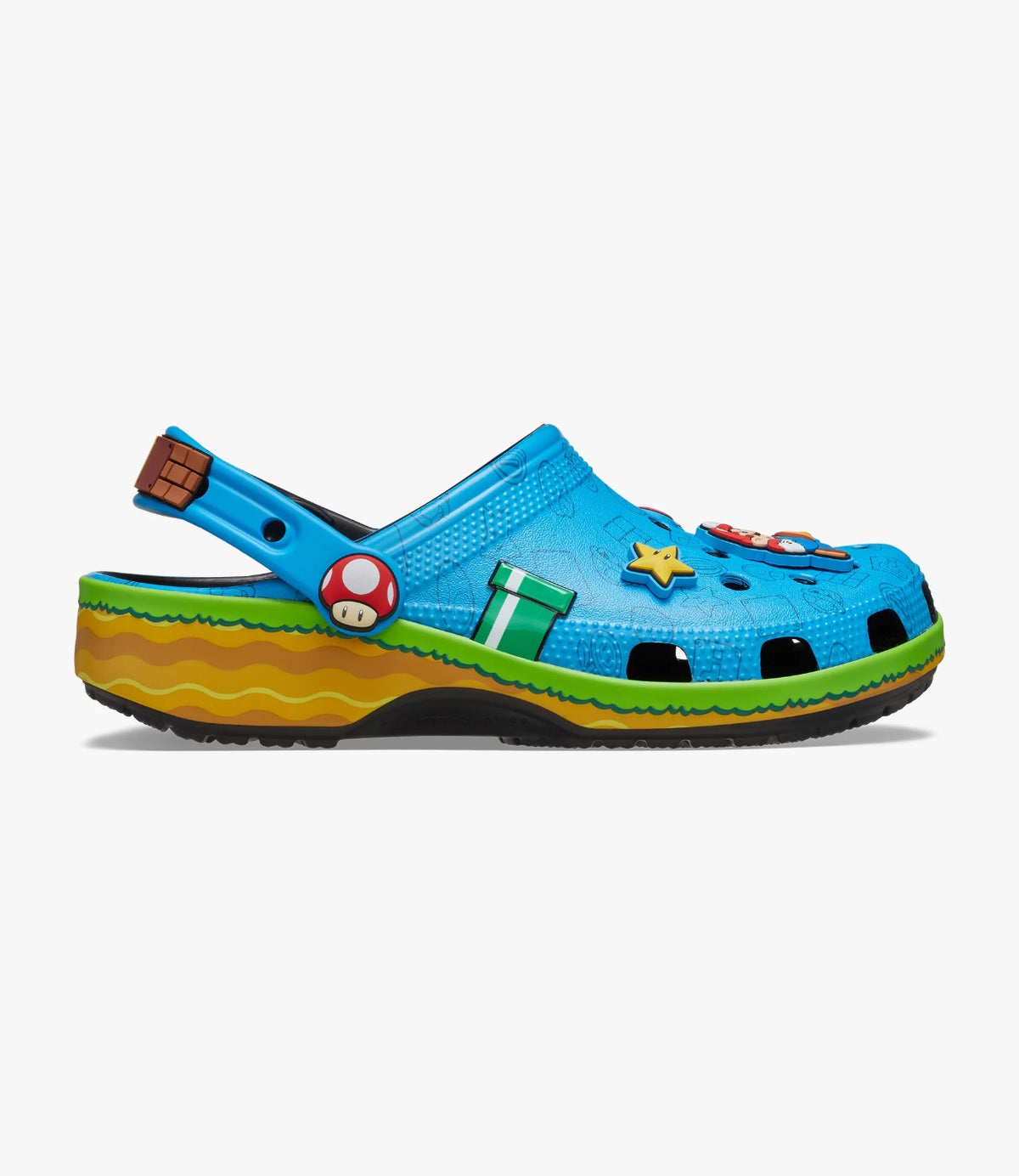 כפכף קרוקס Super Mario בצבע מולטי, מבט צד המראה את רצועת העקב ותג הבלוק - CHOZEN
