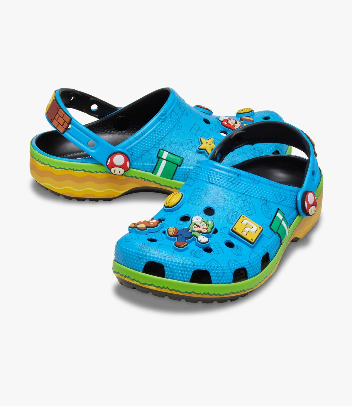 זוג כפכפי קרוקס Super Mario בצבע מולטי, מבט מלמעלה בזווית מוטה - CHOZEN