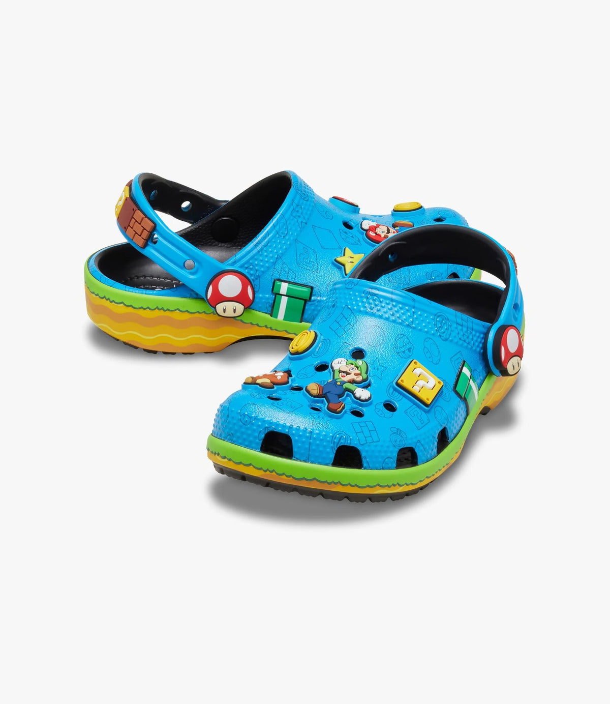 זוג כפכפי קרוקס Super Mario בצבע מולטי מוצגים יחד באלכסון - CHOZEN