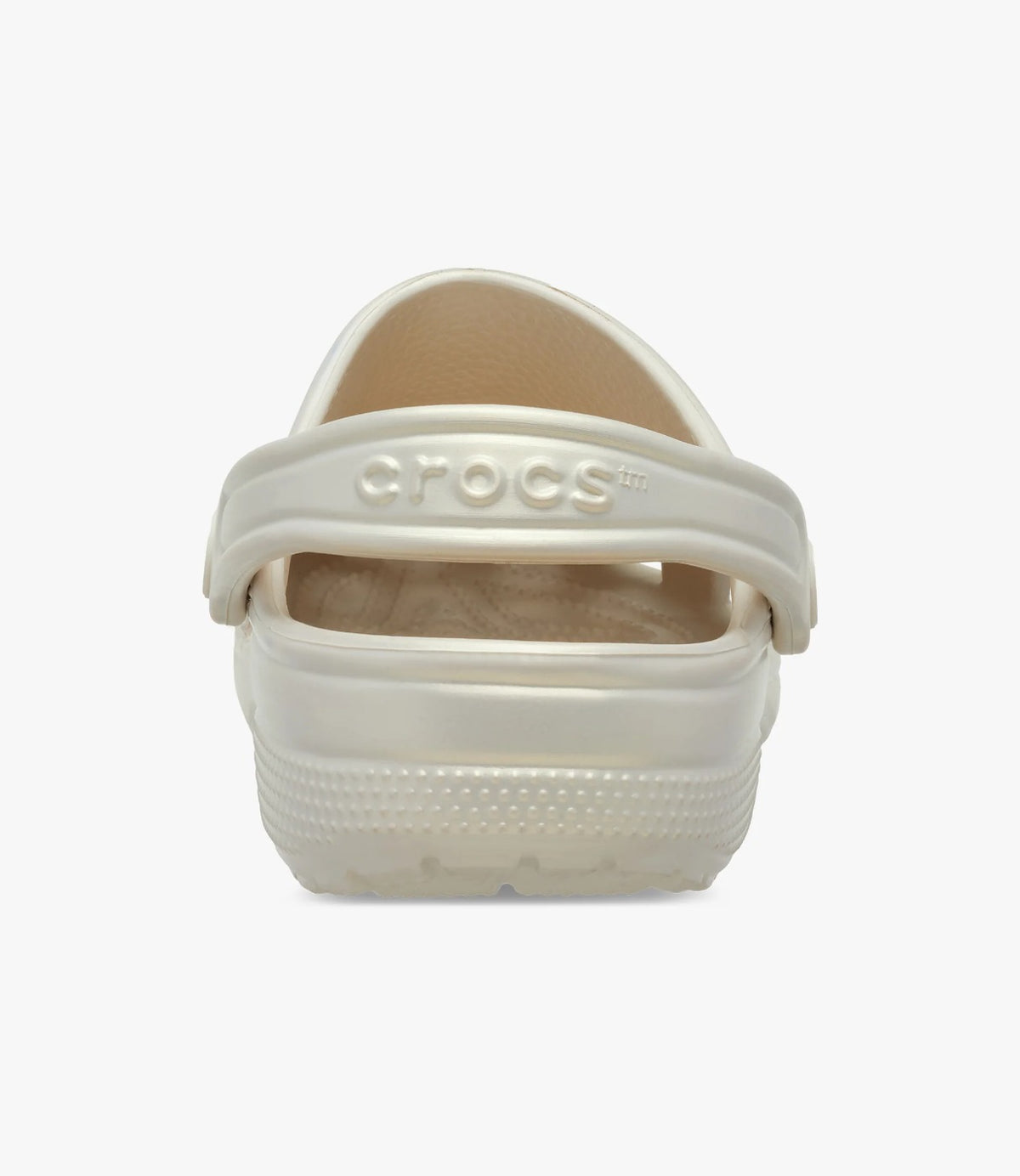 כפכף לבן בצילום אחורי עם לוגו Crocs על הרצועה - CHOZEN