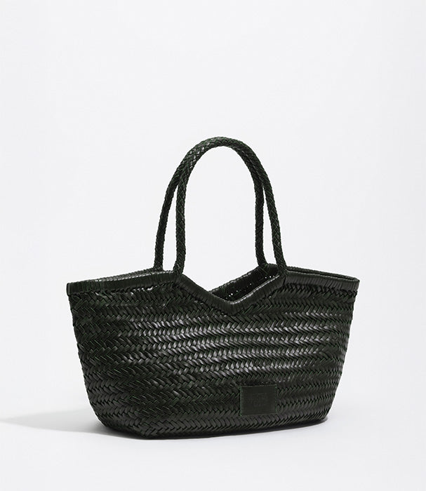 תיק קש שחור אופנתי עם ידיות, צילום מוצר רקע לבן מבית CHOZEN קבוצת אלפא