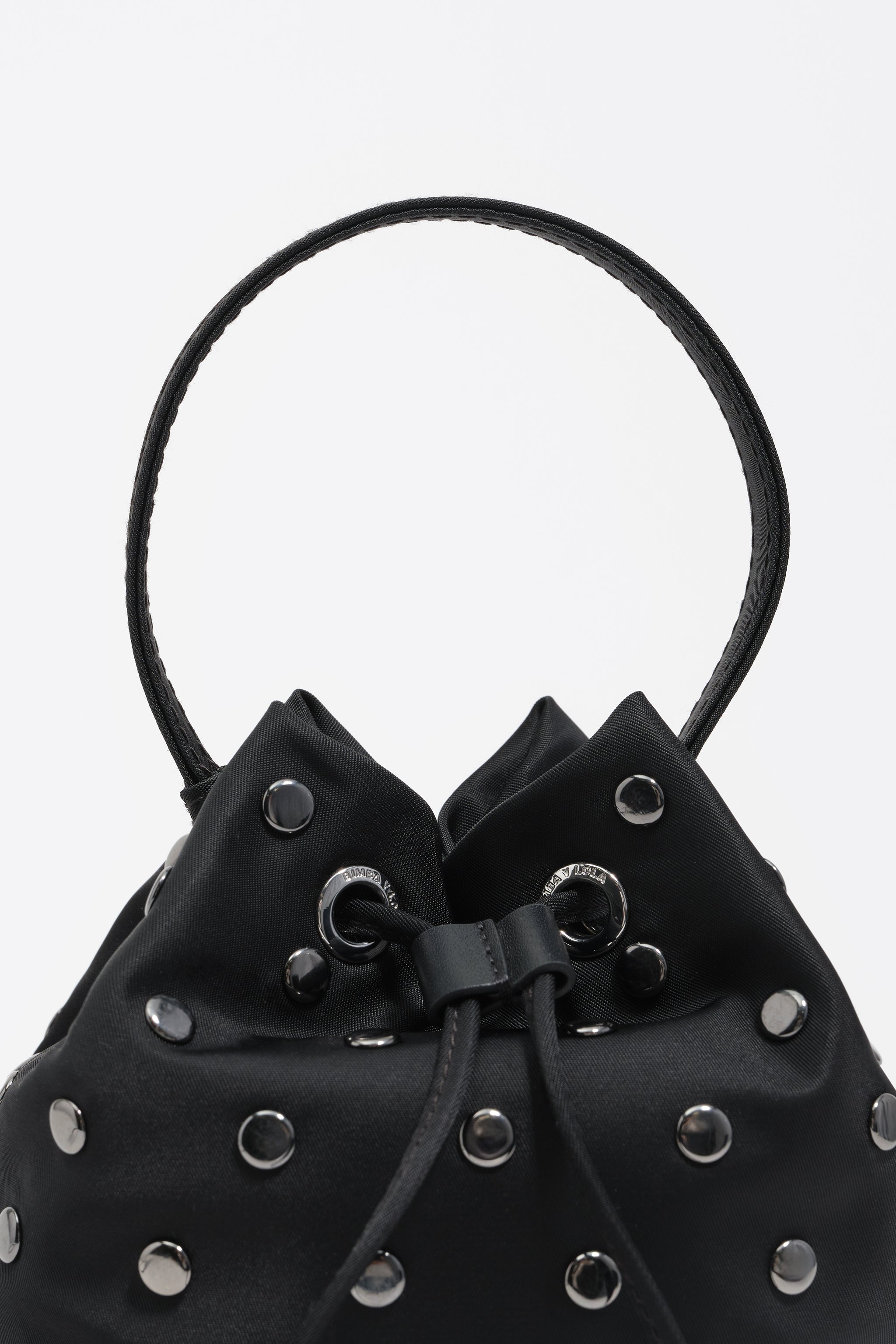 תיק באקט שחור עם ניטים כסופים יוקרתי לאישה מבית CHOZEN, קבוצה אלפא