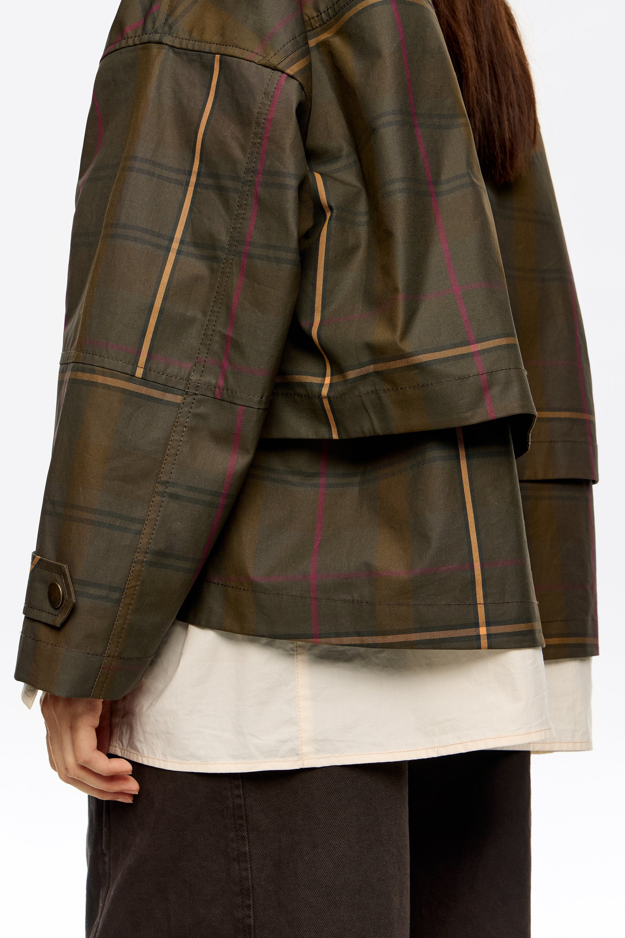 ז'קט משובץ בצבע ירוק כהה עם קווים דקים מבית CHOZEN, צילום גב בגדי אופנה יוקרתית