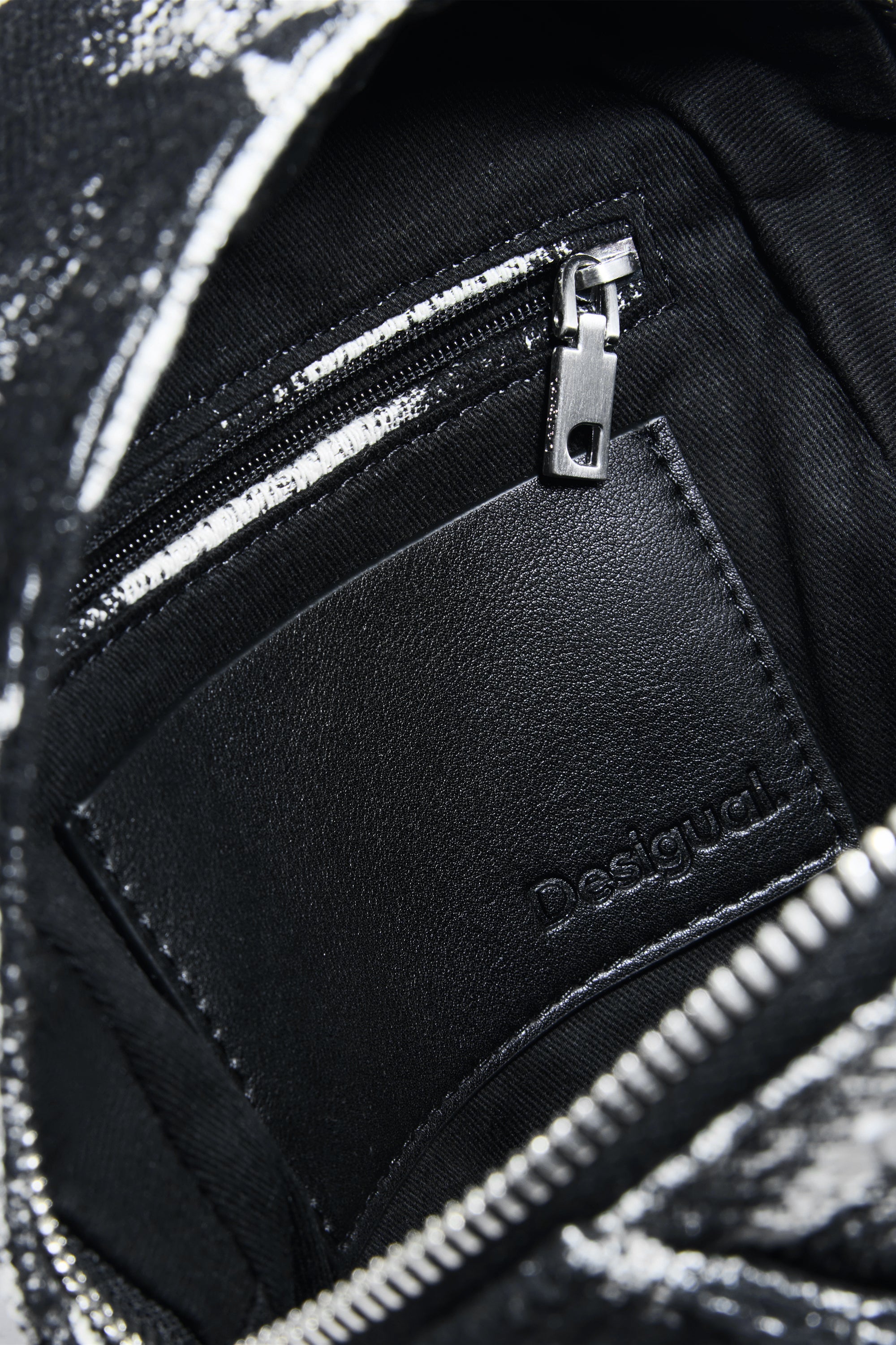 דזיגואל תיק גב קטן לנשים