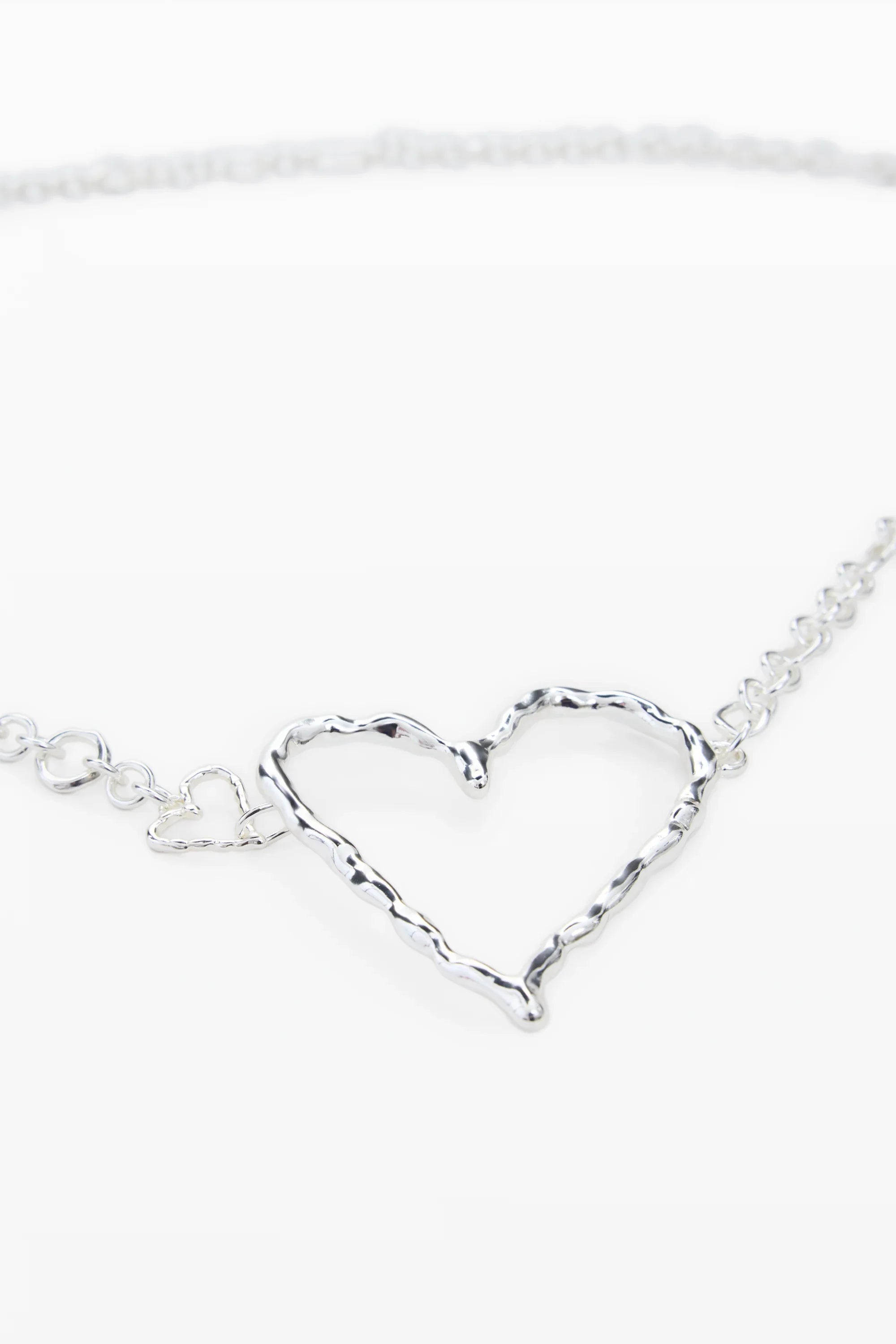 שרשרת כסף עם תליון לב פתוח בעיצוב מודרני, תכשיט אופנה לנשים