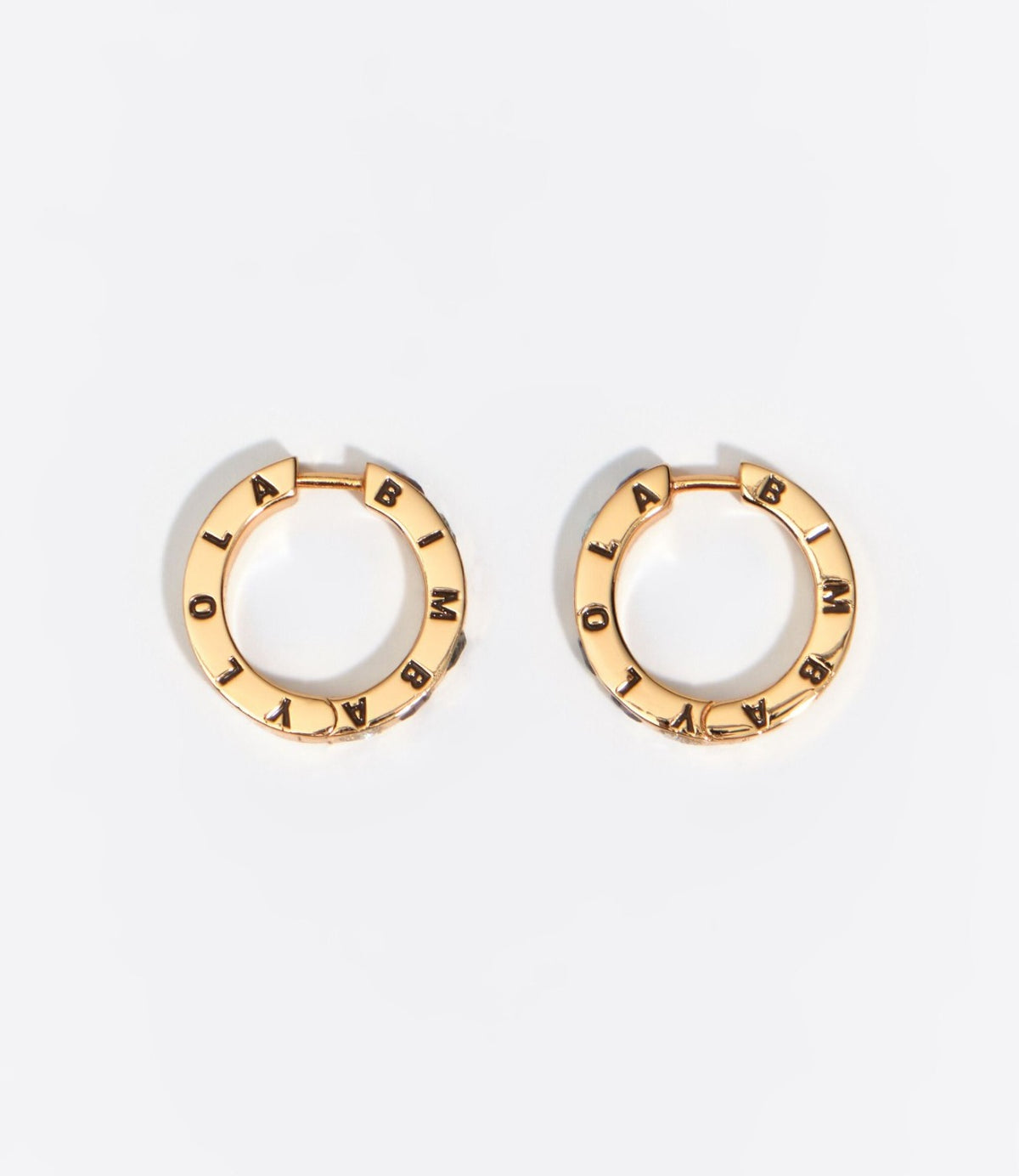 צמד עגילי חישוק זהובים עם לוגו המותג חרוט, ורוד - CHOZEN