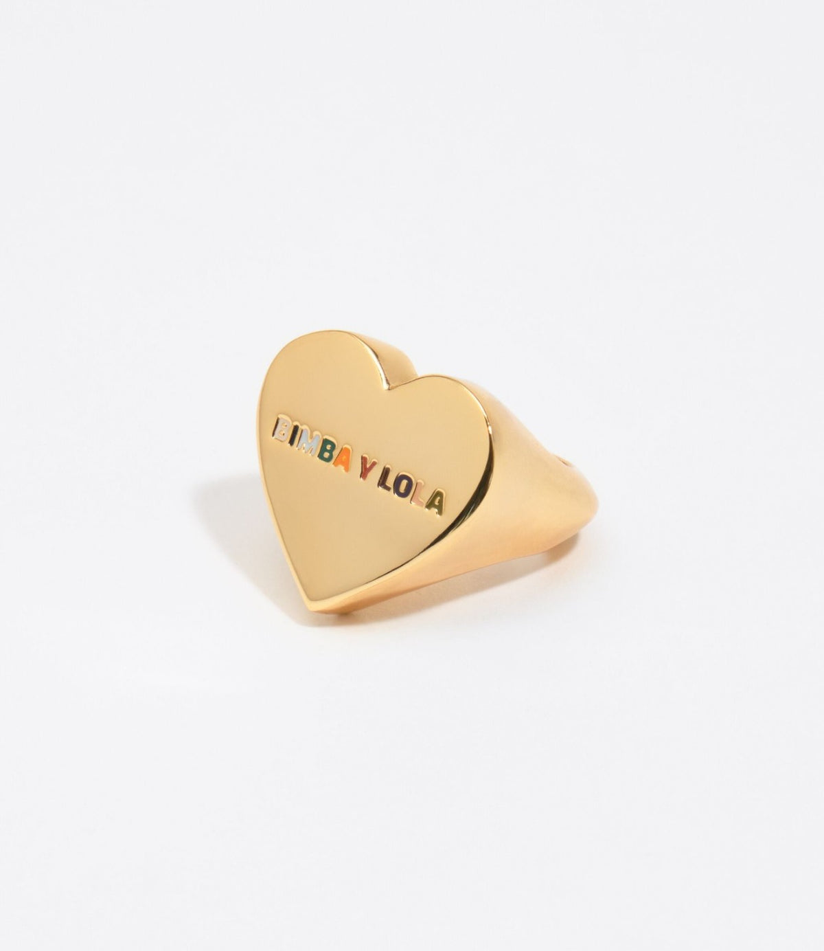 תמונה 1: טבעת זהב בצורת לב עם לוגו בימבה אי לולה בחזית, צילום תקריב - CHOZEN