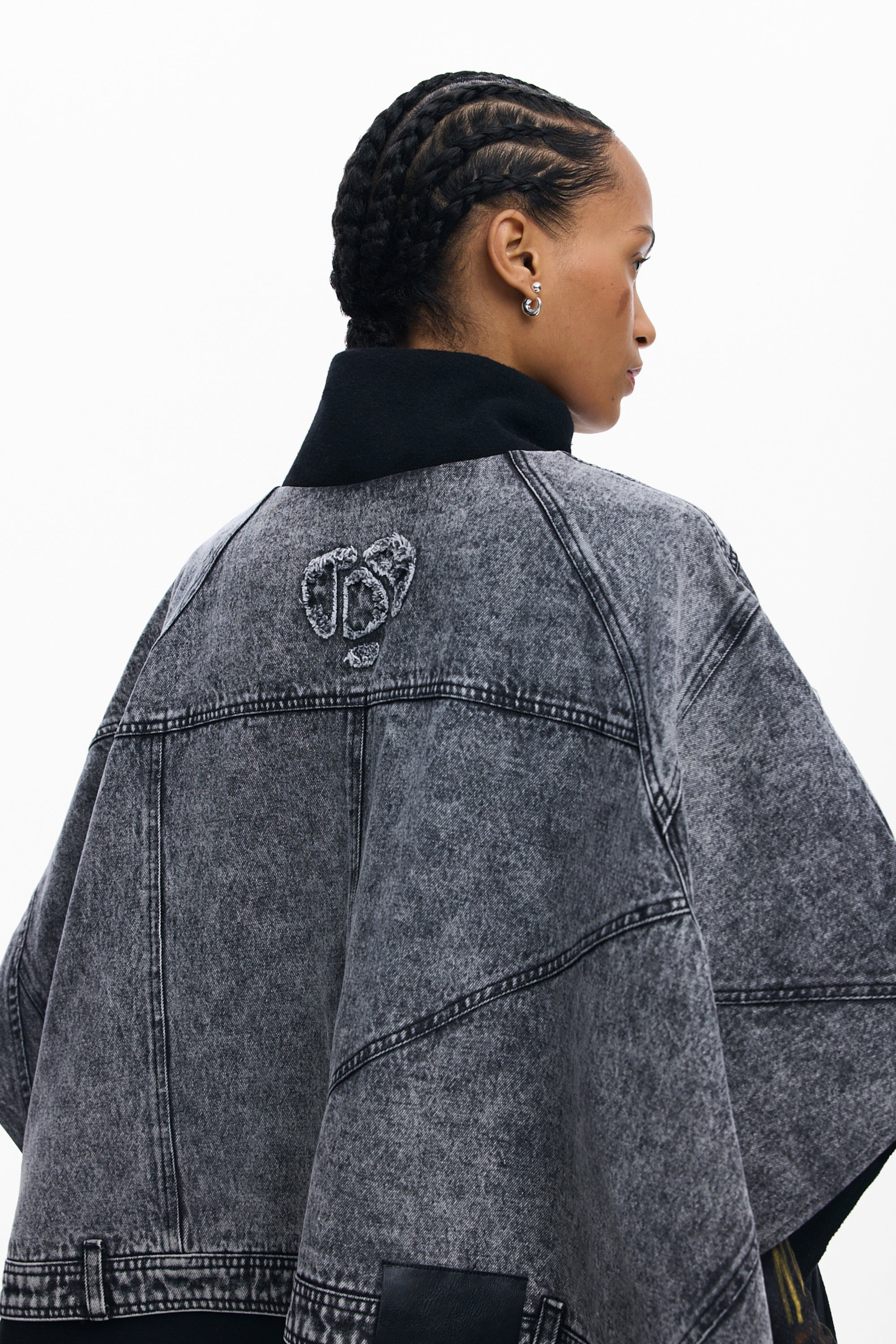 דזיגואל פונצ'ו לנשים