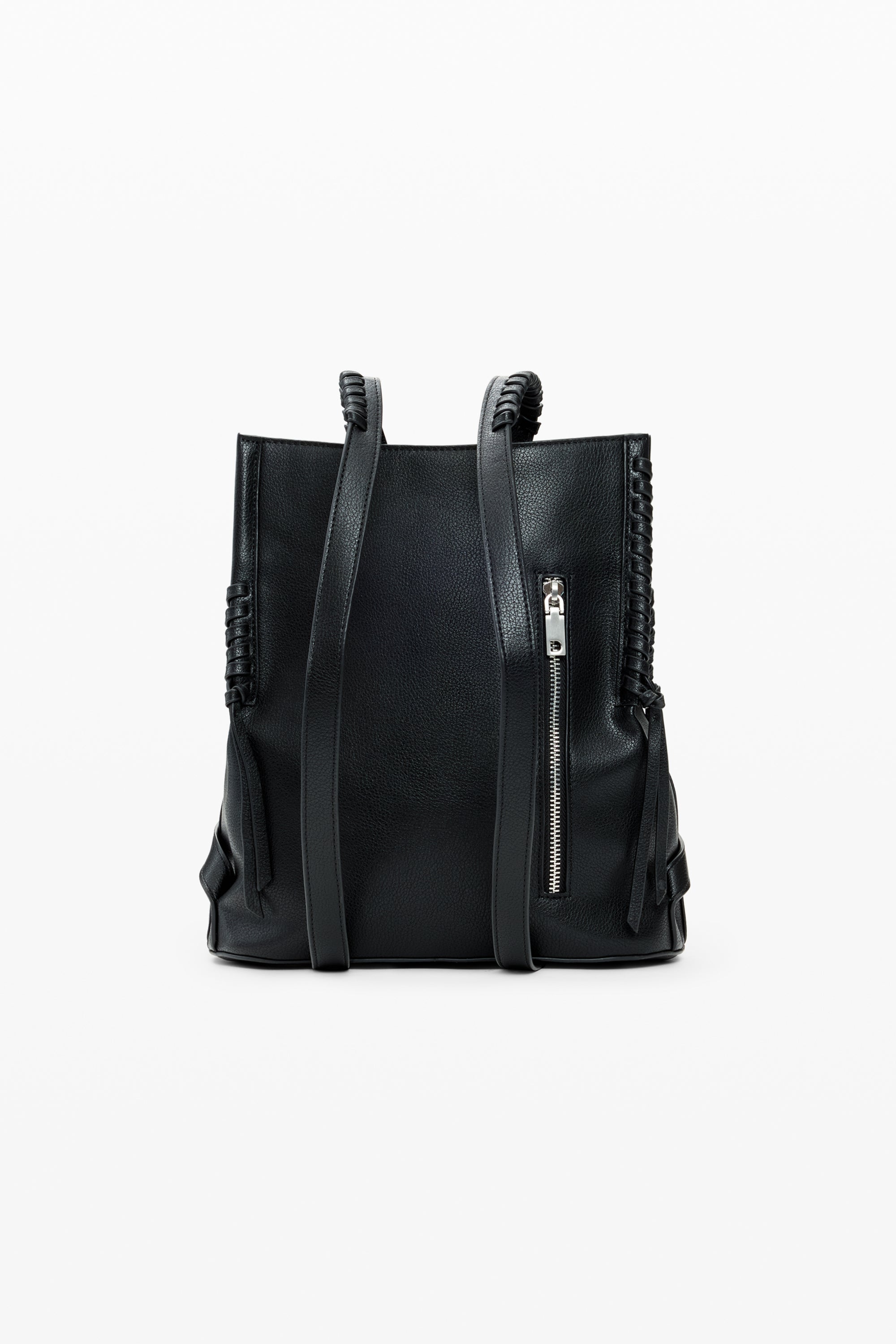 תיק גב שחור עור עם רוכסן קדמי, ידיות ארוכות ועיצוב קלוע בצדדים