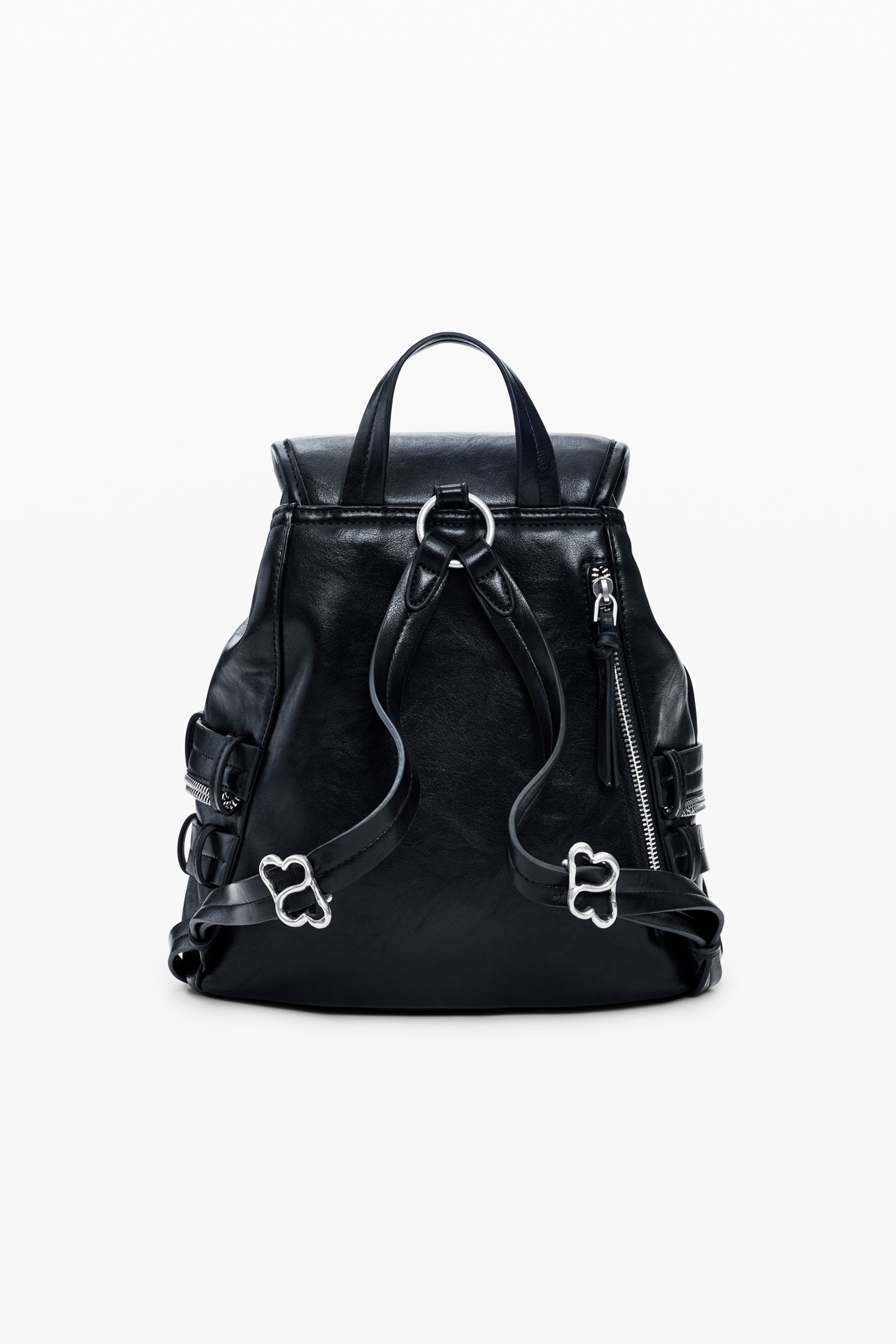 תיק גב עור שחור יוקרתי עם רצועות מתכווננות וסגירת מתכת, רקע לבן נקי