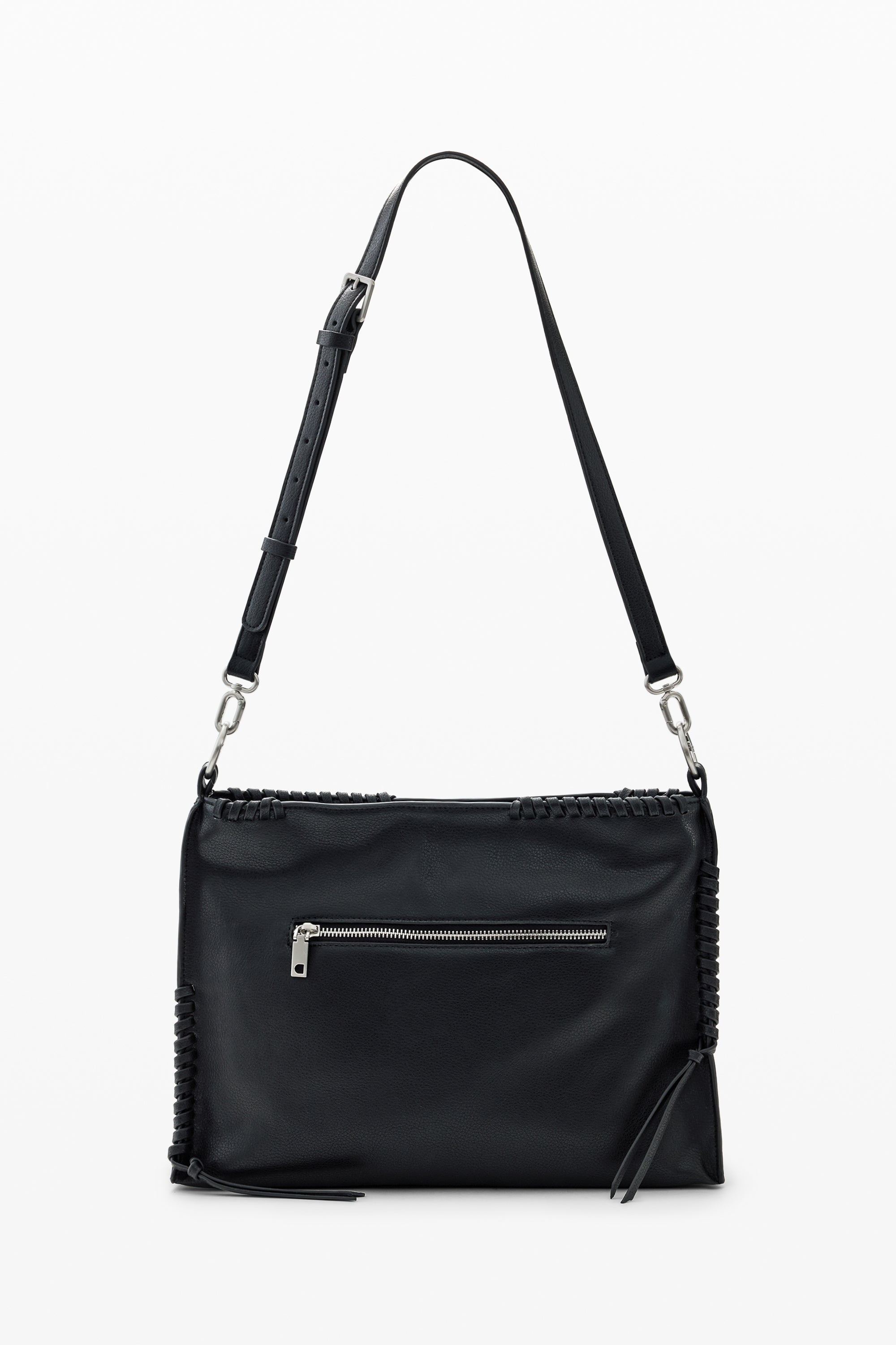 תיק צד שחור עם רצועה מתכווננת, רוכסן קדמי ועיטורי תפרים דקורטיביים