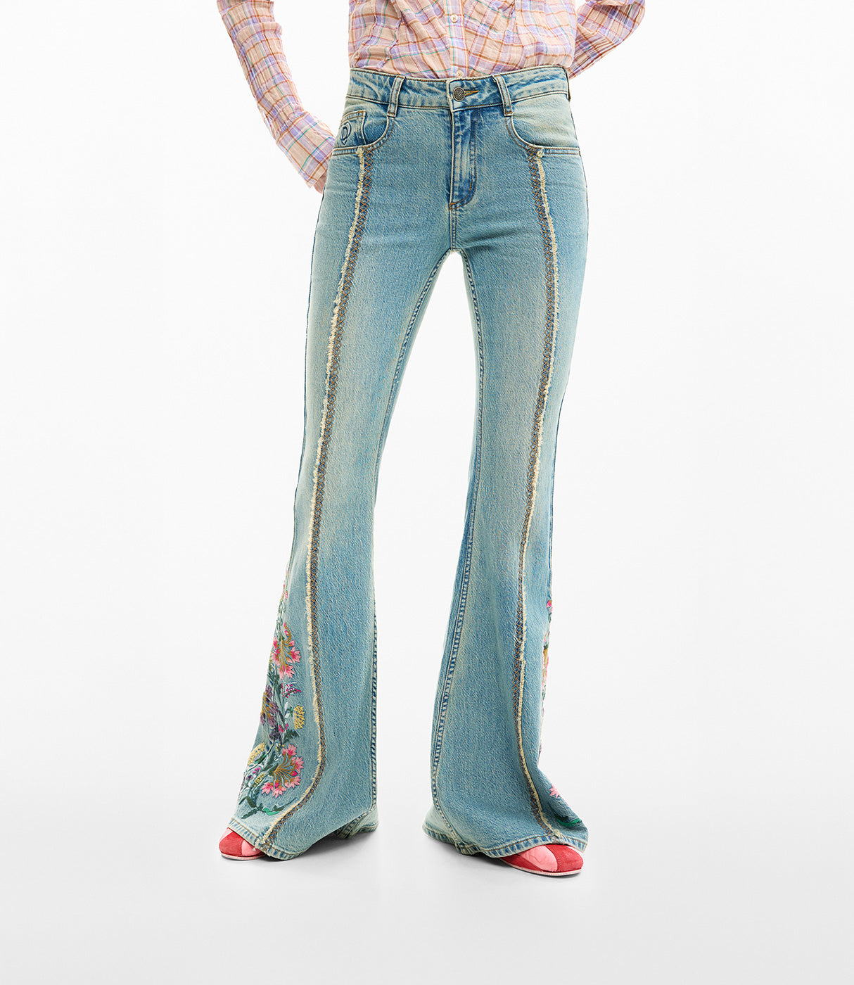 ג'ינס נשים בגזרה מתרחבת עם עיטורי רקמת פרחים, סגנון וינטג' אופנתי