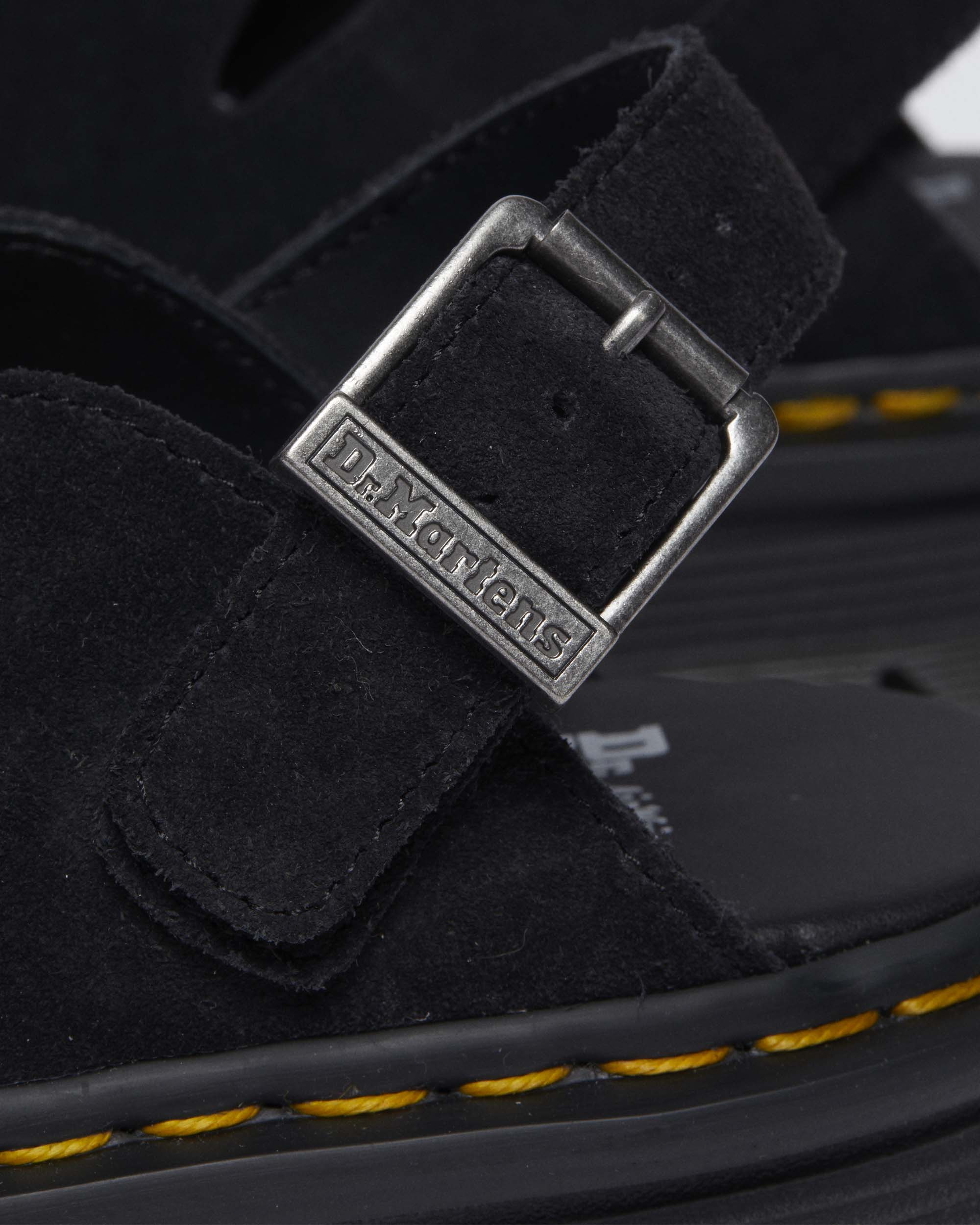 ד"ר מרטנס כפכפים סגורים עם פלטפורמה ZEBZAG MULE מזמש לנשים