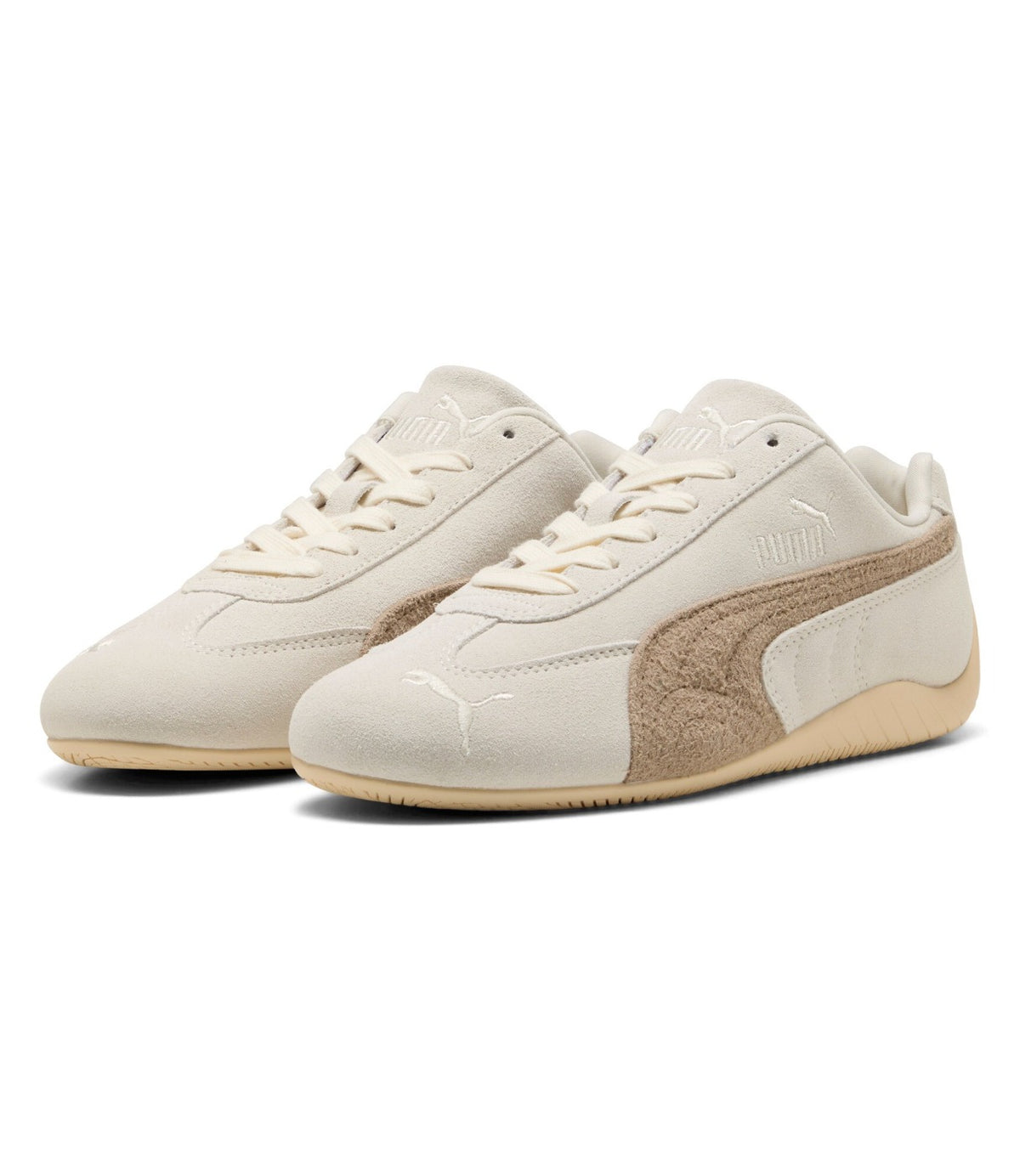 PUMA סניקרס בצבע warm white עם ice coffee, זוג בזווית - CHOZEN
