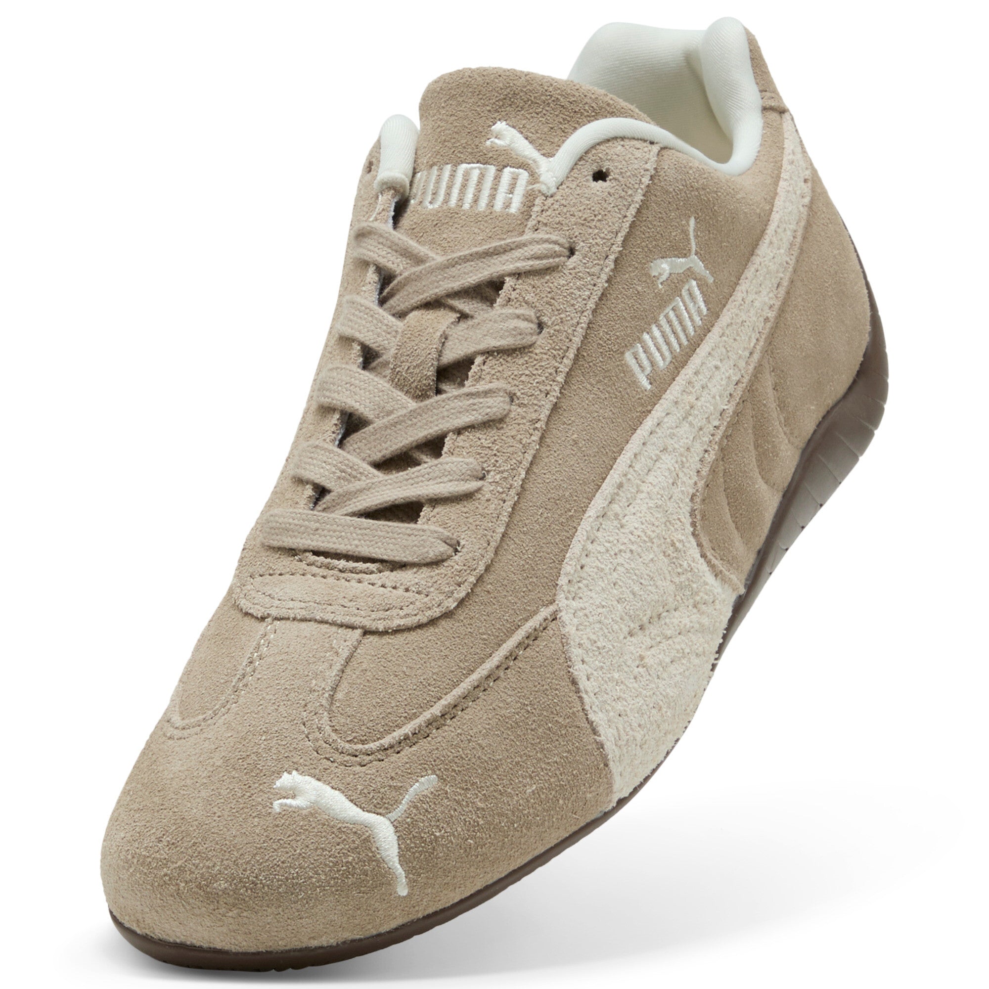 נעל ספורט בז׳ עם שרוכים, לוגו Puma ולפס צד, עשויה זמש, אופנת סניקרס לגברים