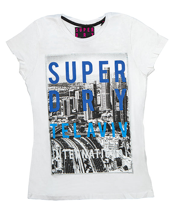 חולצת טי לבנה מבית SUPERDRY עם הדפס תל אביב, אופנה בינלאומית, מותגים מובילים chozen