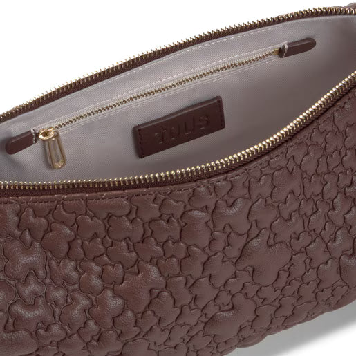 תיק עור חום לאישה עם דוגמת תבליט, רוכסן פנימי, מותג TOUS, מבית CHOZEN
