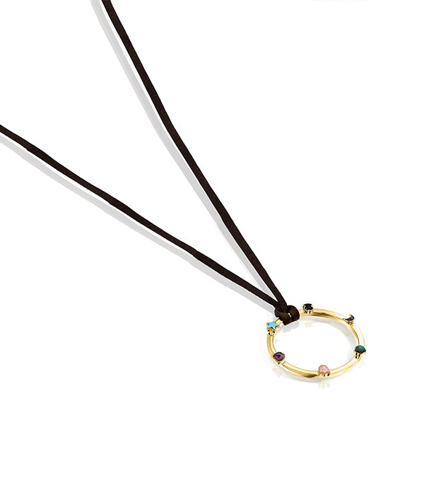 שרשרת חבל שחור עם תליון עיגול זהב משובץ אבני חן צבעוניות