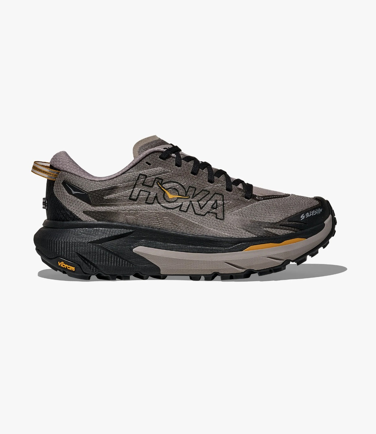 נעל ריצה הוקה מפאטה 5 מהצד המציגה את סוליית Vibram השחורה - CHOZEN