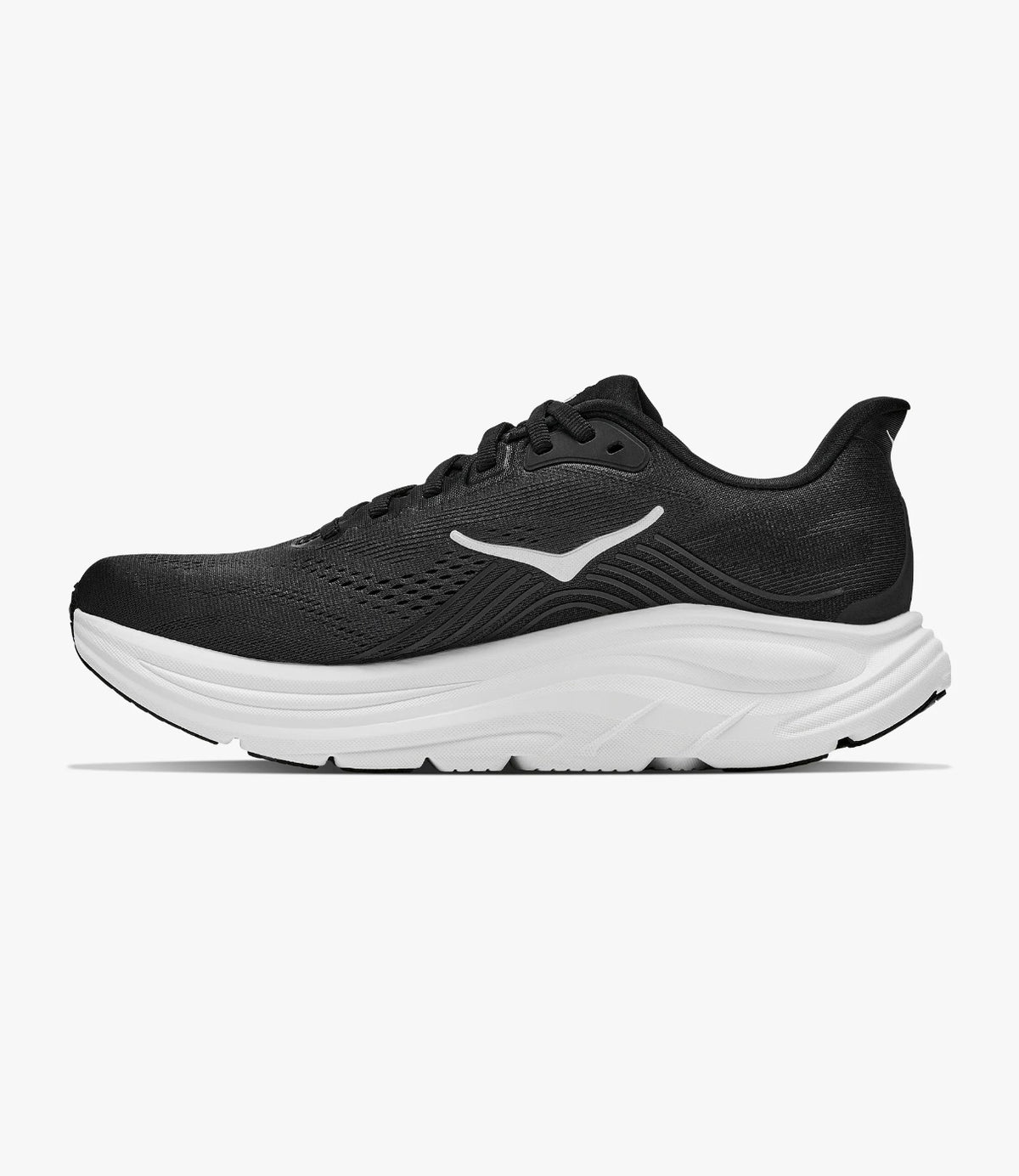 נעל שחורה בתצוגת צד עם סימן V לבן בעקב ולוגו HOKA בולט - CHOZEN