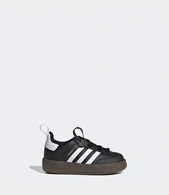 נעל ספורט שחורה עם פסים לבנים, דגם adidas SAMBA, צילום צד על רקע אפור, מבית CHOZEN