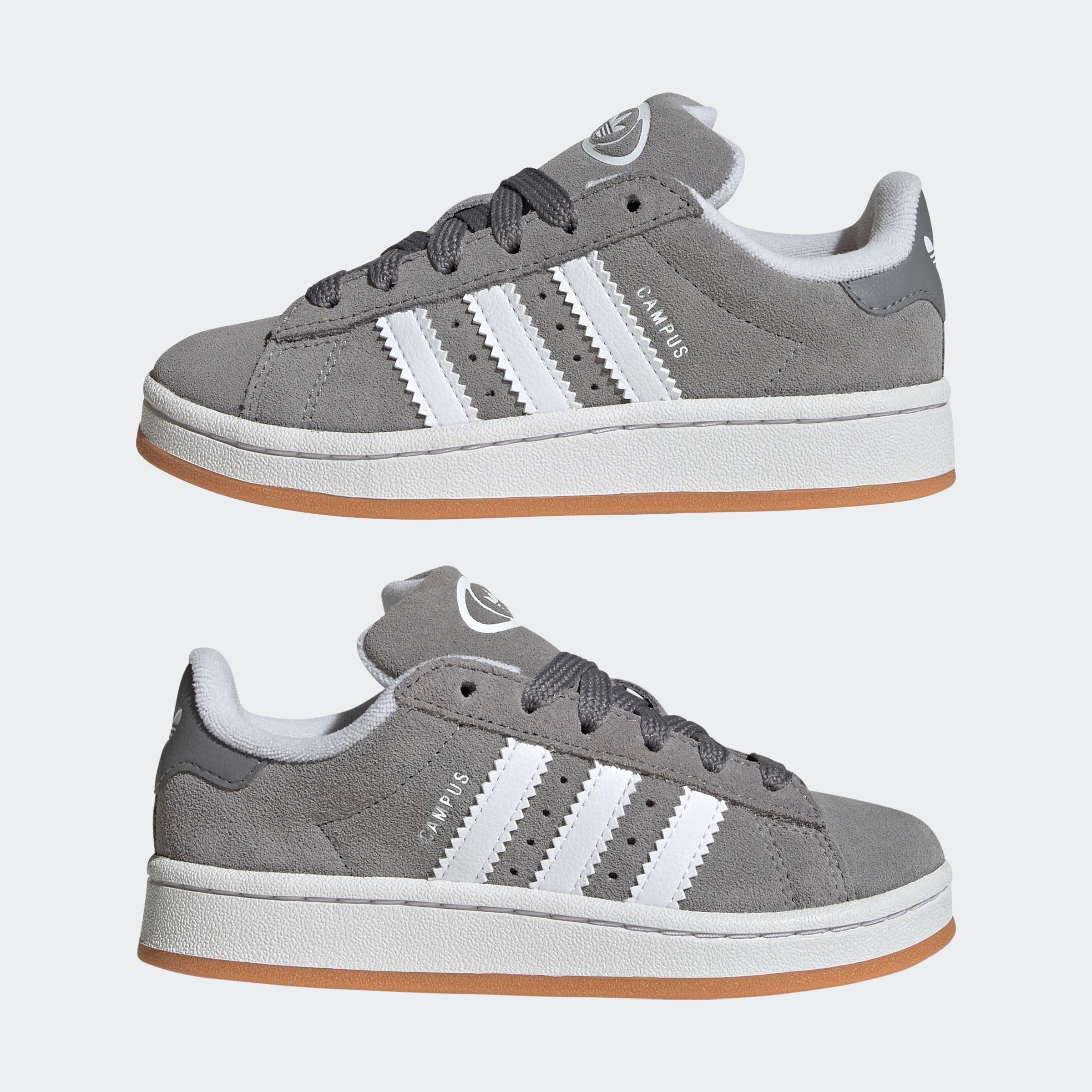 נעלי סניקרס אפורות Adidas Campus עם שלושה פסים לבנים, על רקע בהיר לחנות CHOZEN