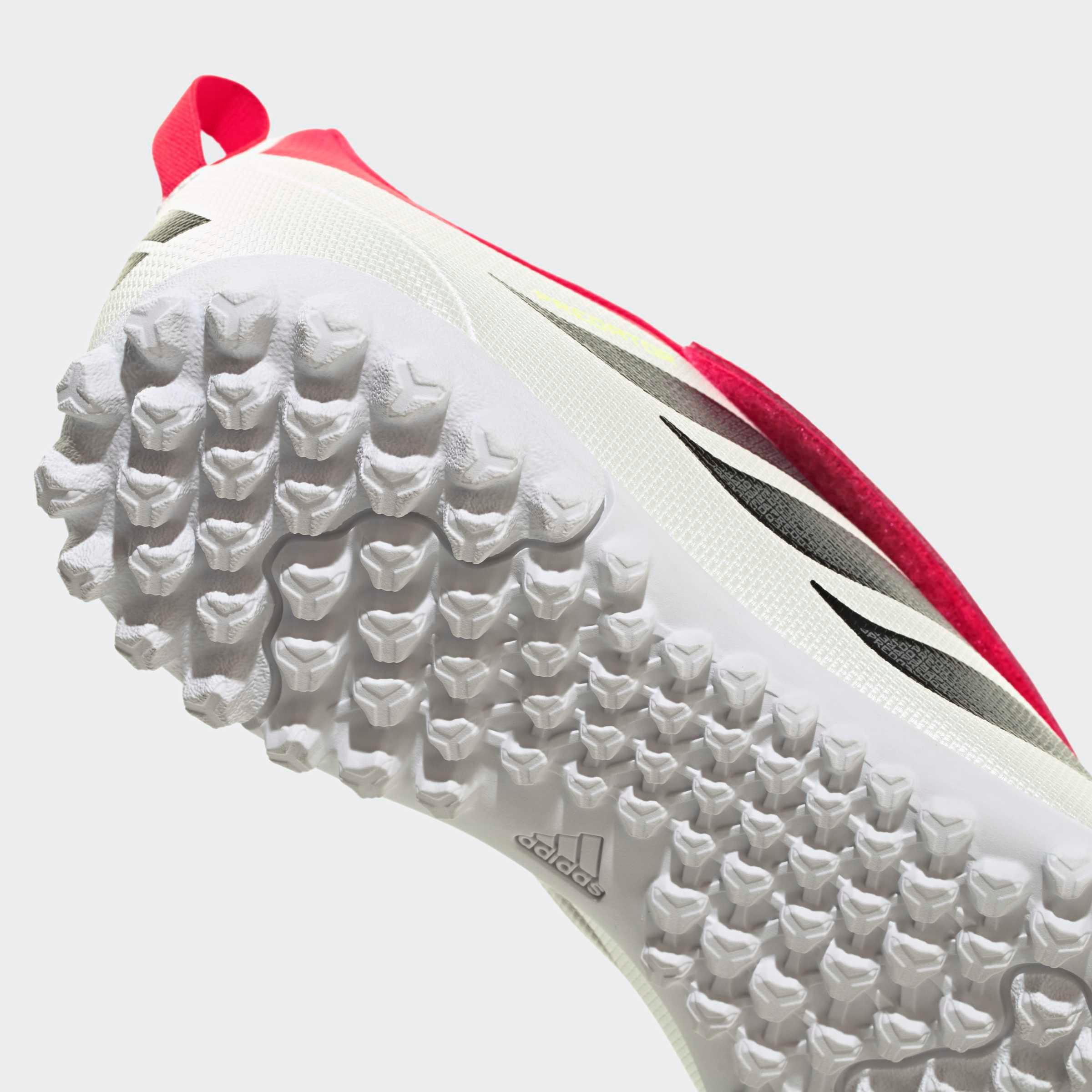 נעלי ספורט אדידס עם סוליית גומי בולטת, דגם בצבע לבן ואדום, CHOZEN אלפא