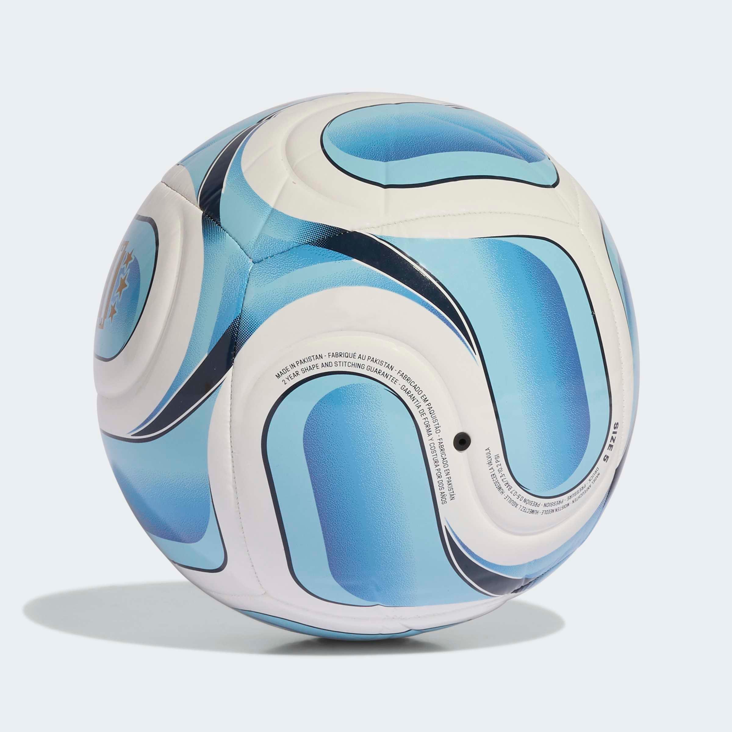 כדורגל כחול-לבן עם עיצוב גלים, מוצר איכות מקבוצת אלפא בחנות CHOZEN