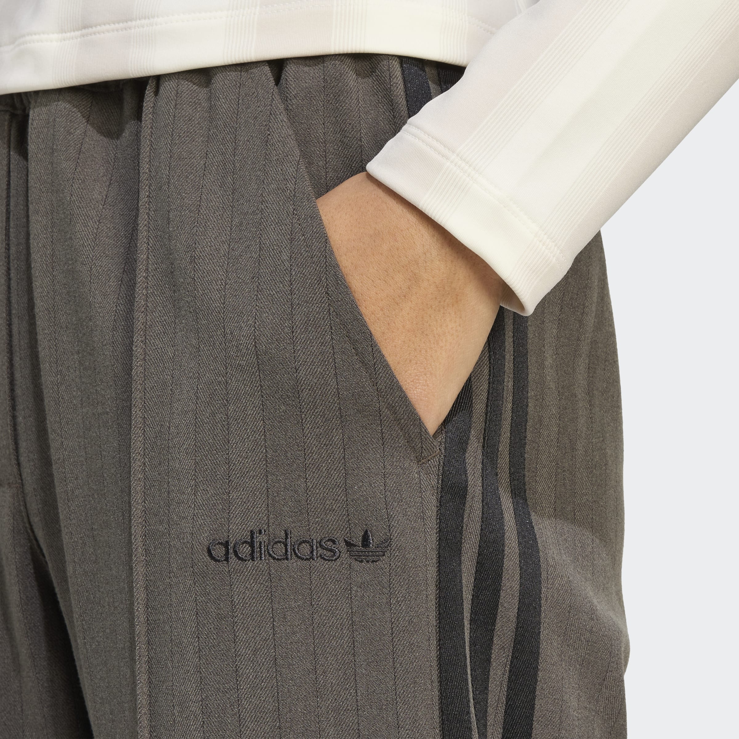 אדידס מכנסיים ארוכים לנשים