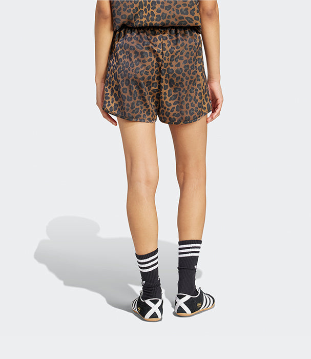 אדידס מכנסיים קצרים לנשים