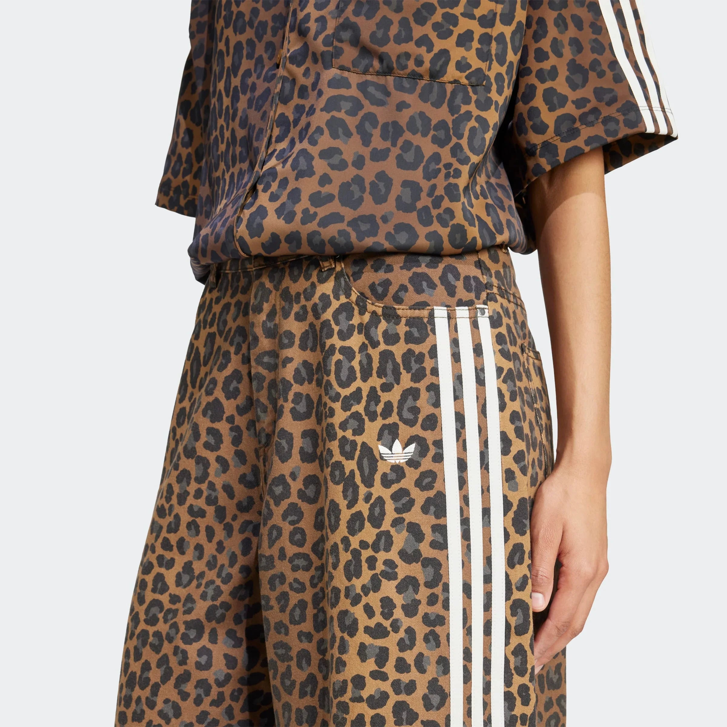 סט ביגוד אדידס נשים הדפס מנומר עם פסי לוגו, מבית קבוצת אלפא CHOZEN